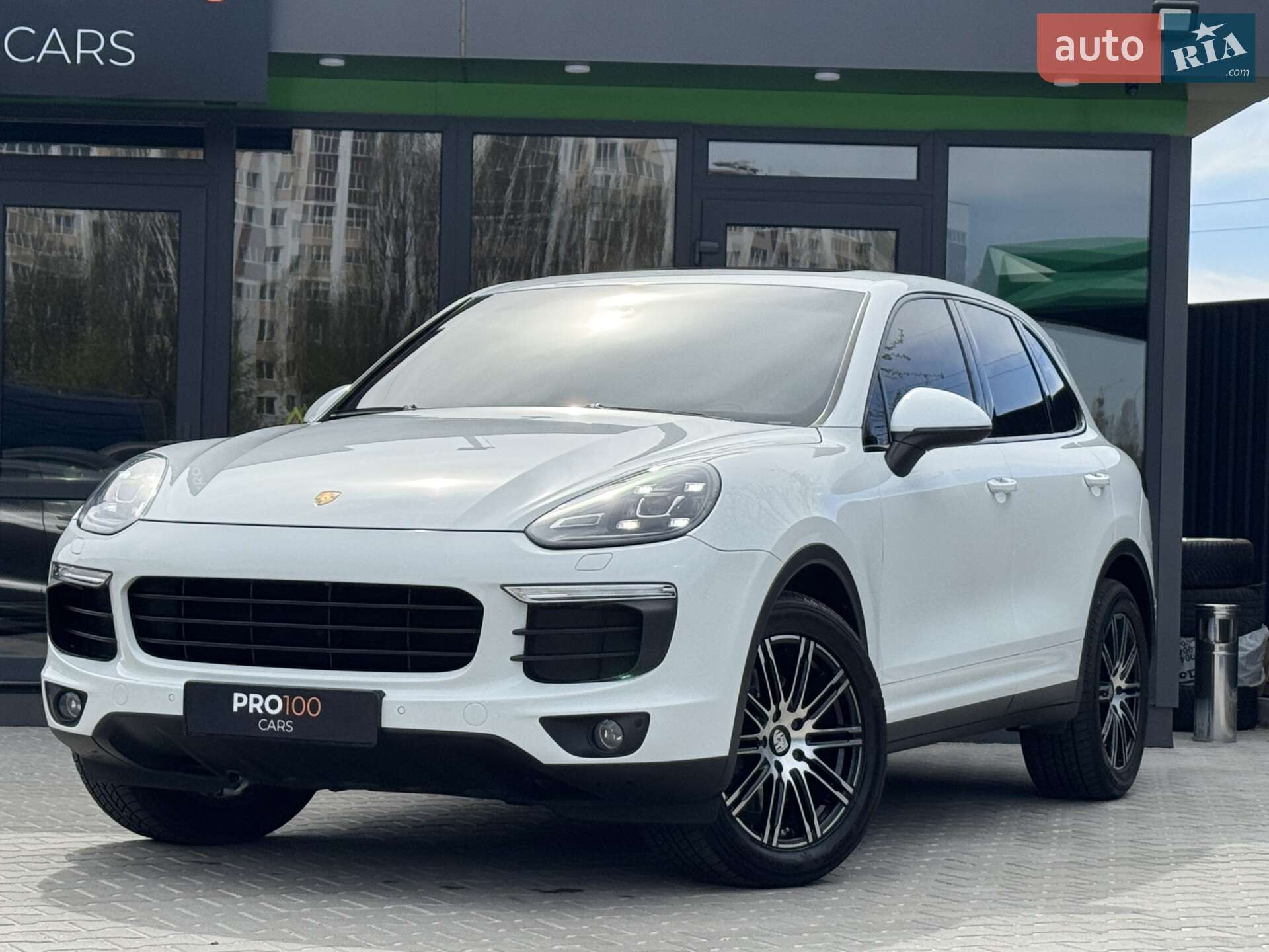Головне фото звіту автомобіля PORSCHE CAYENNE 2016