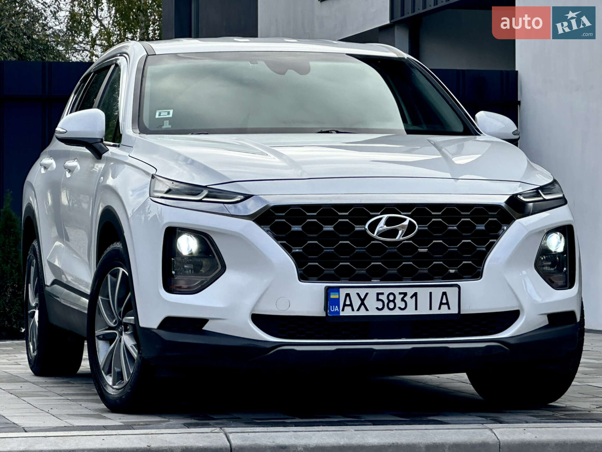 Головне фото звіту автомобіля HYUNDAI SANTA FE 2019