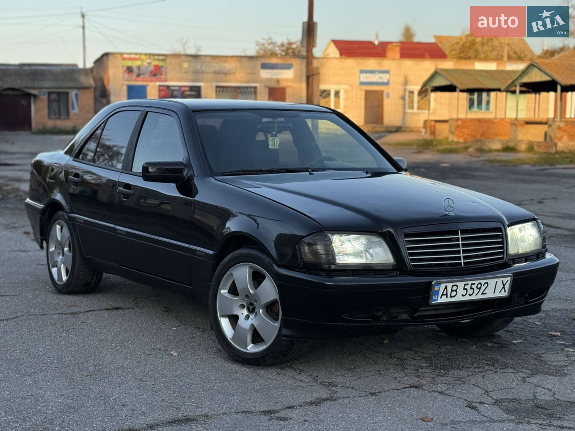 Головне фото звіту автомобіля MERCEDES-BENZ 200 1995