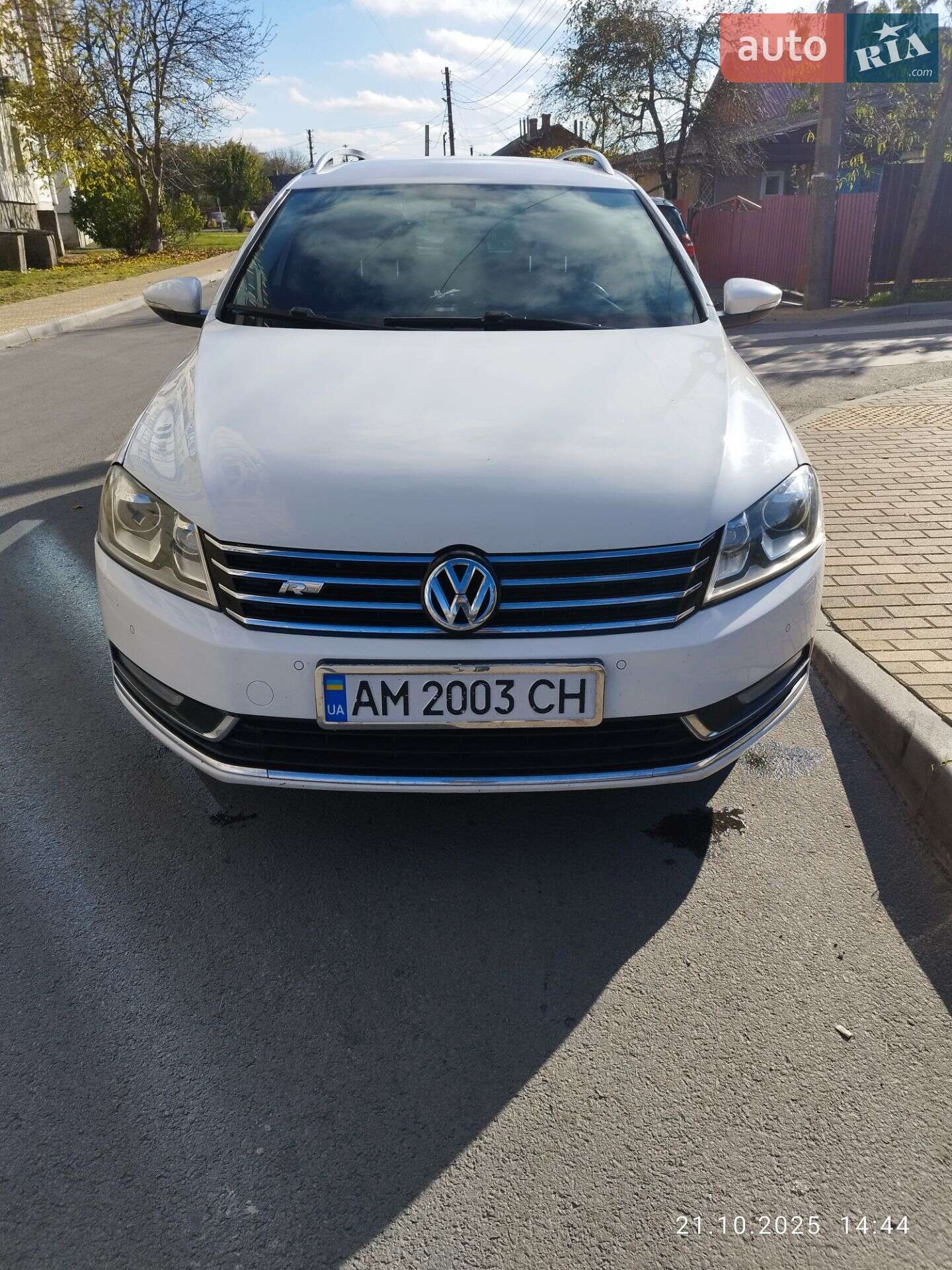 VOLKSWAGEN PASSAT 2011