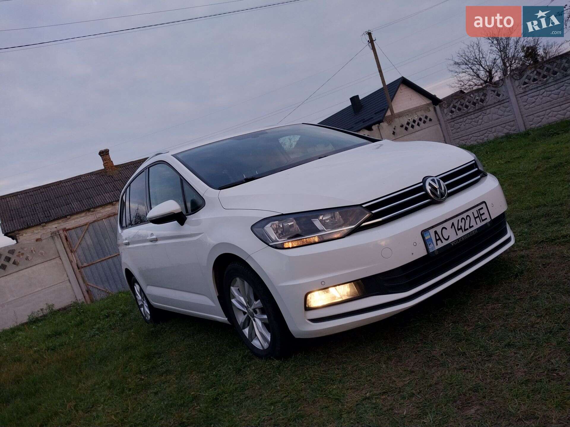 VOLKSWAGEN TOURAN 2016