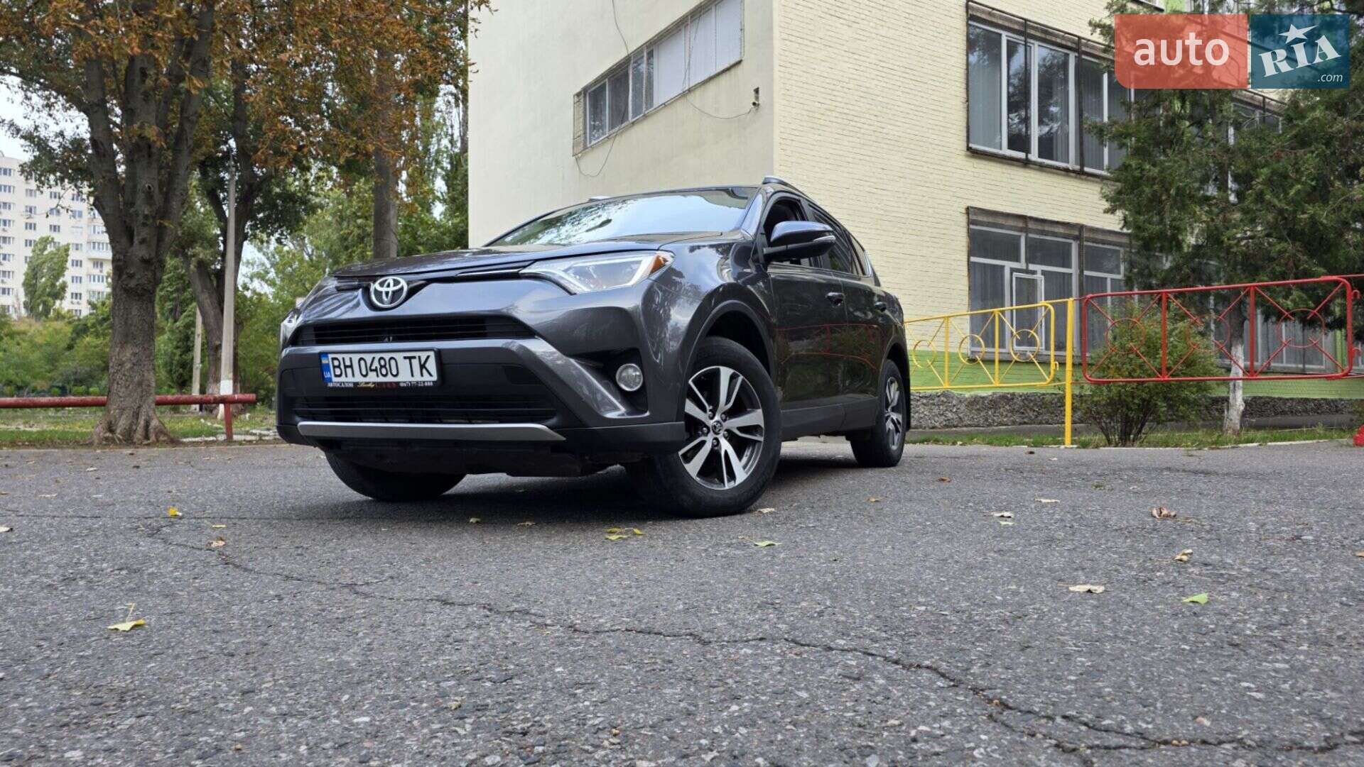 Головне фото звіту автомобіля TOYOTA RAV4 2016