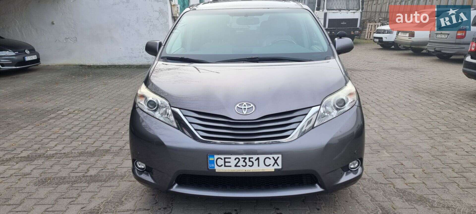 TOYOTA SIENNA 2011