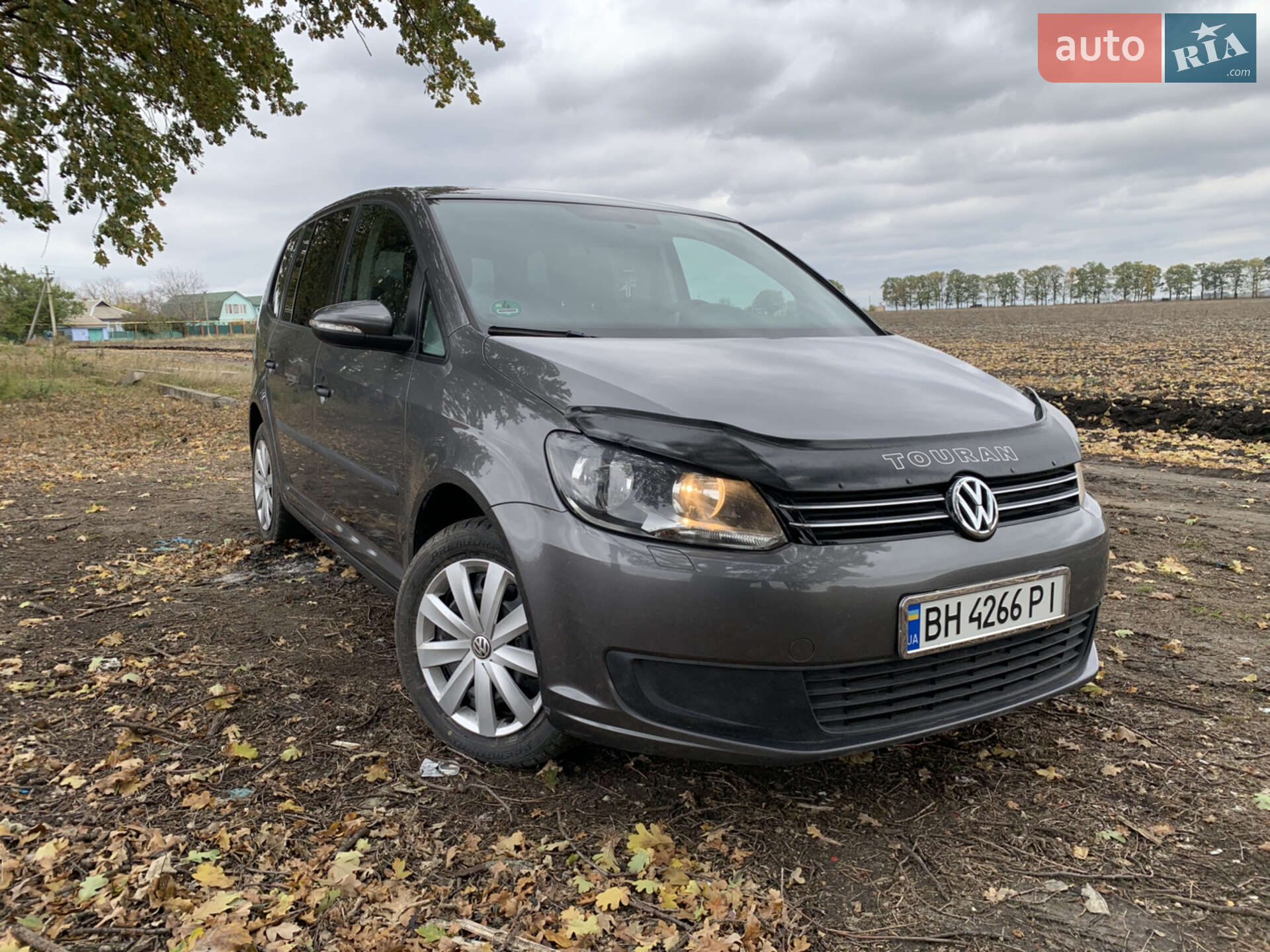 VOLKSWAGEN TOURAN 2012