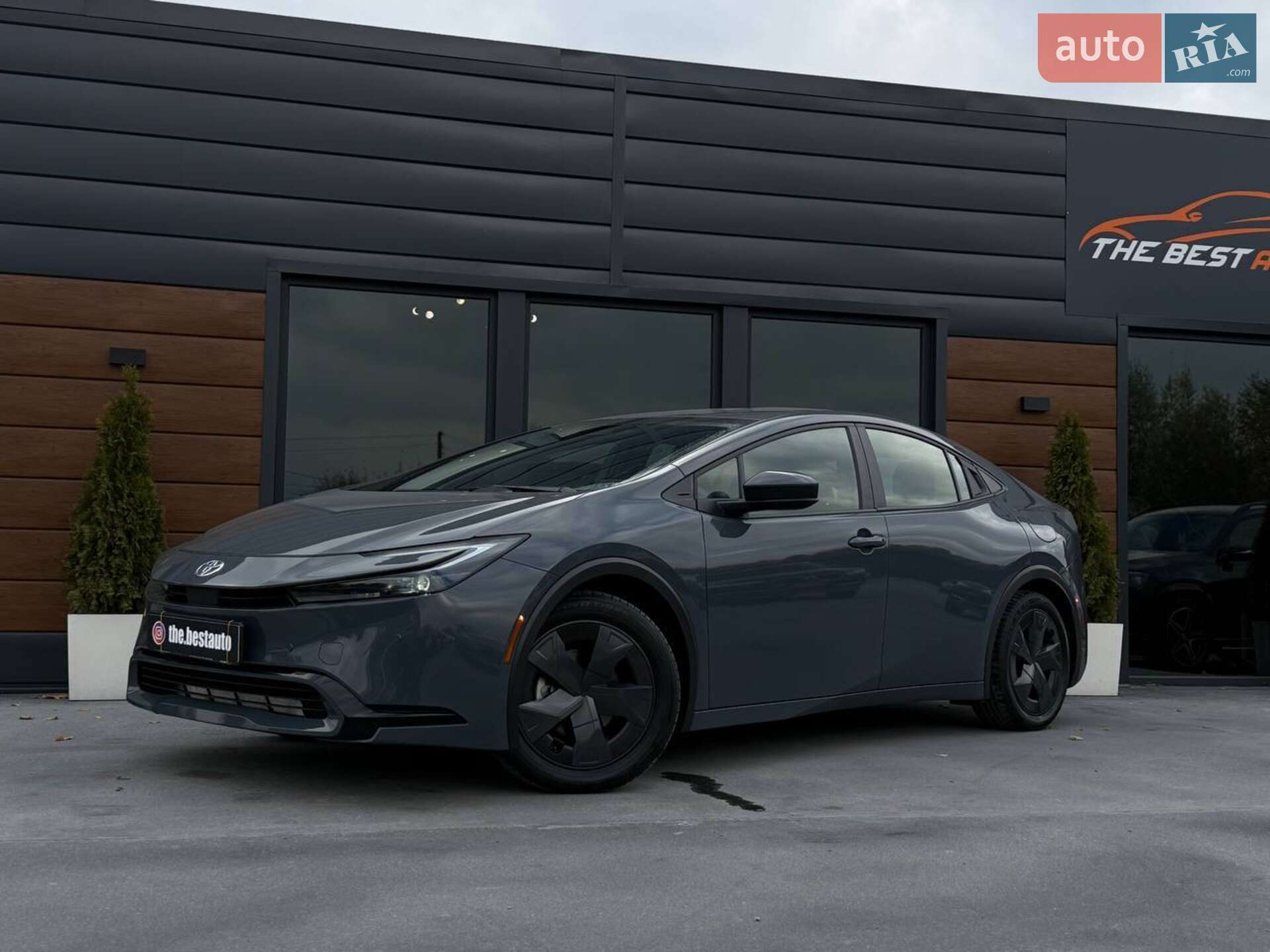 TOYOTA PRIUS 2024