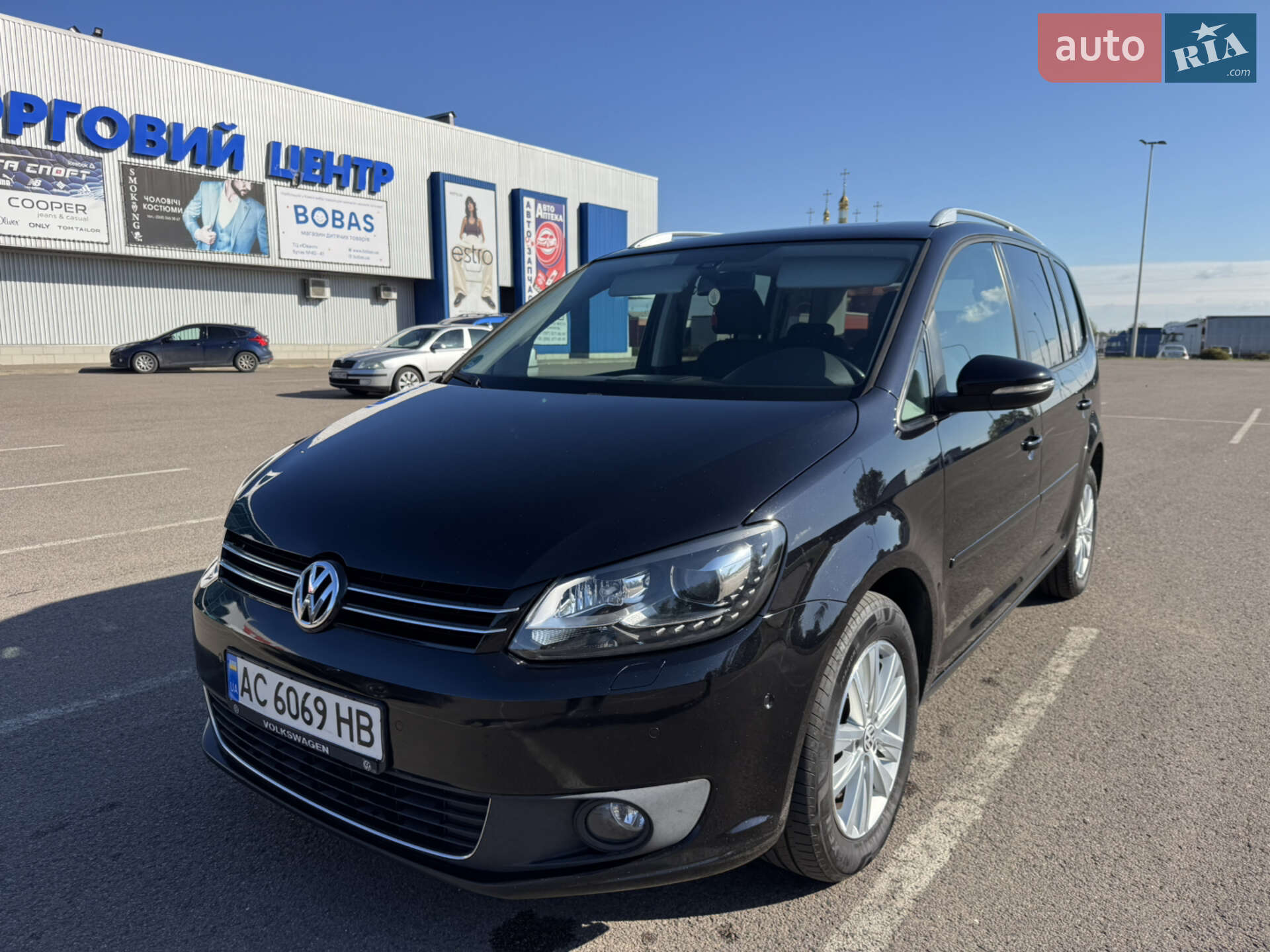 VOLKSWAGEN TOURAN 2011