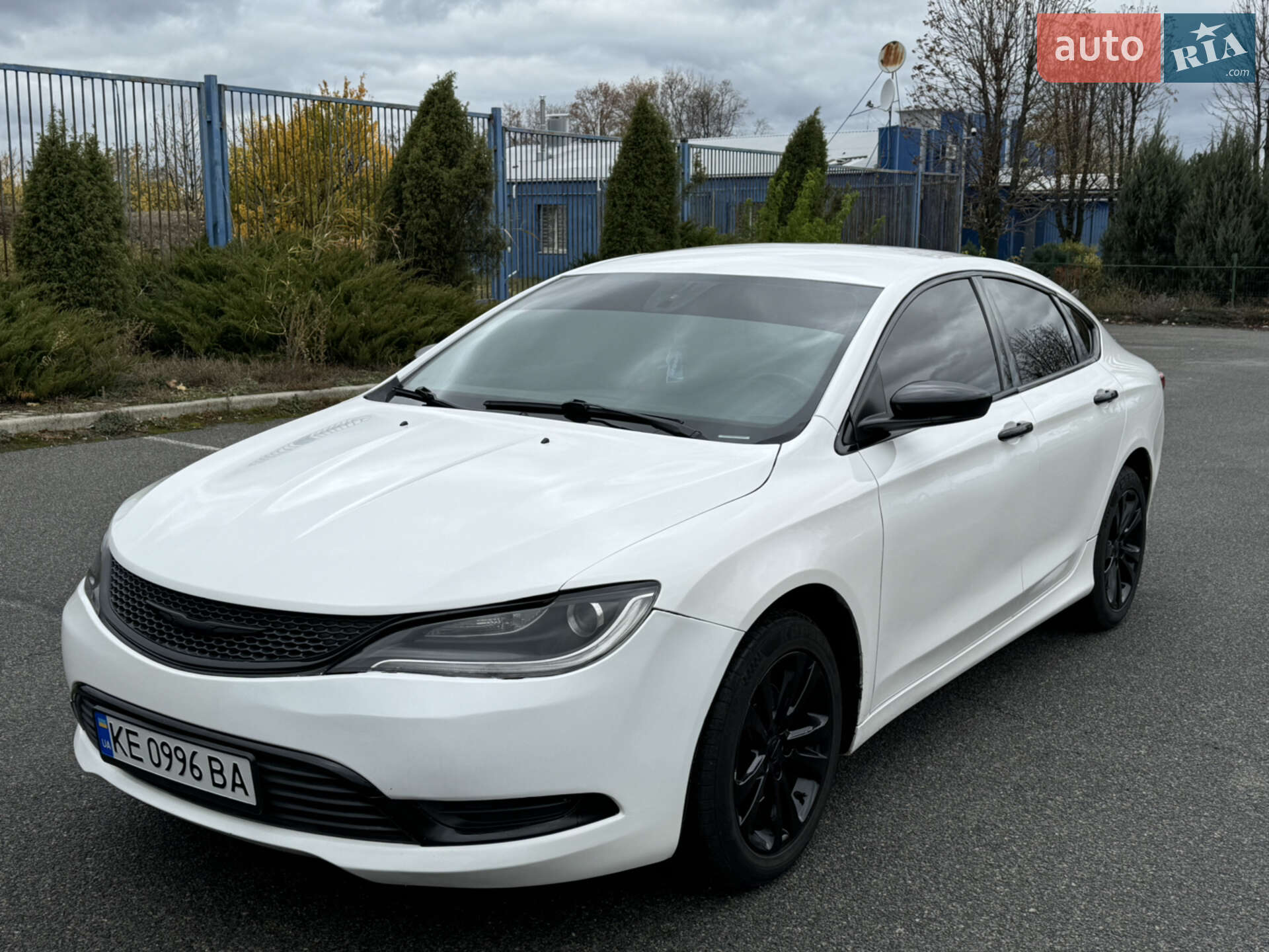Головне фото звіту автомобіля CHRYSLER 200 2015
