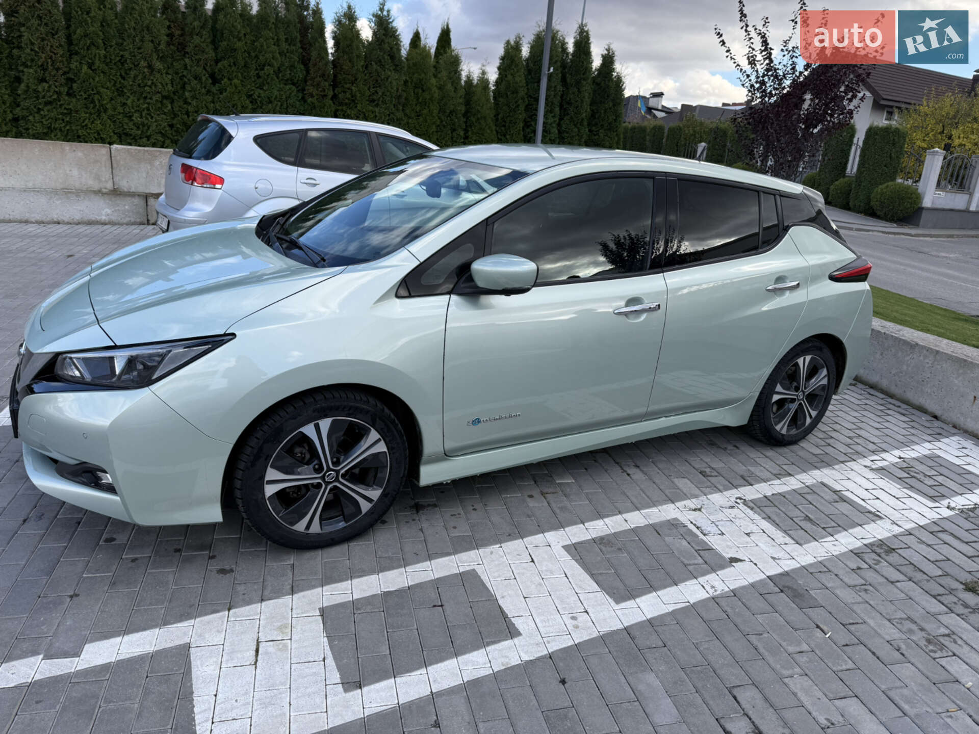 Головне фото звіту автомобіля NISSAN LEAF 2018