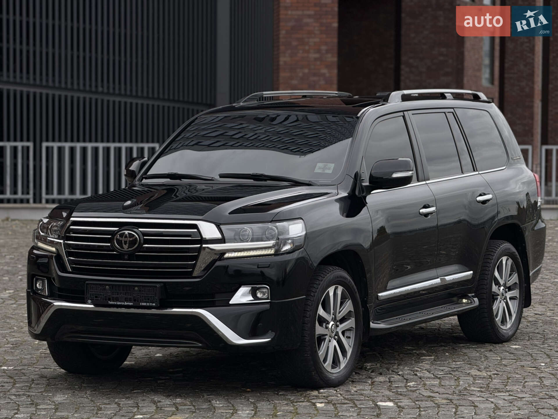 Головне фото звіту автомобіля TOYOTA LAND CRUISER 200 2017