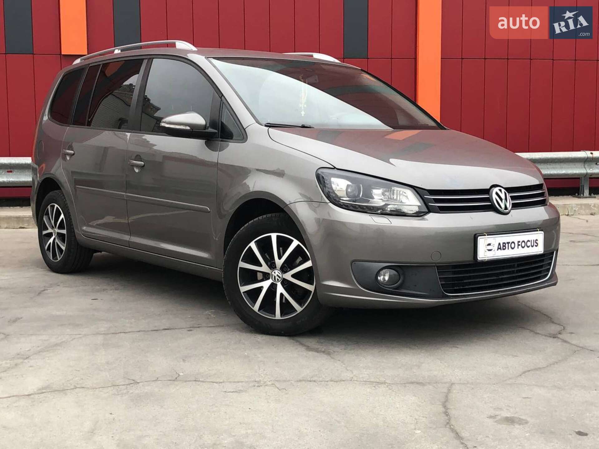 VOLKSWAGEN TOURAN 2010