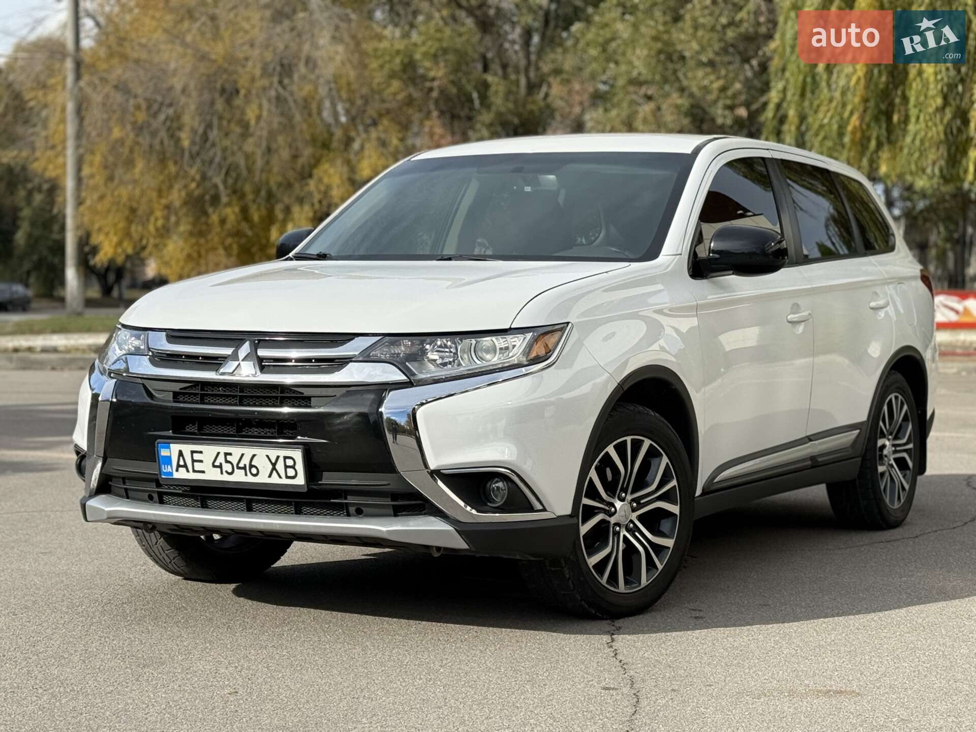 Головне фото звіту автомобіля MITSUBISHI OUTLANDER 2015
