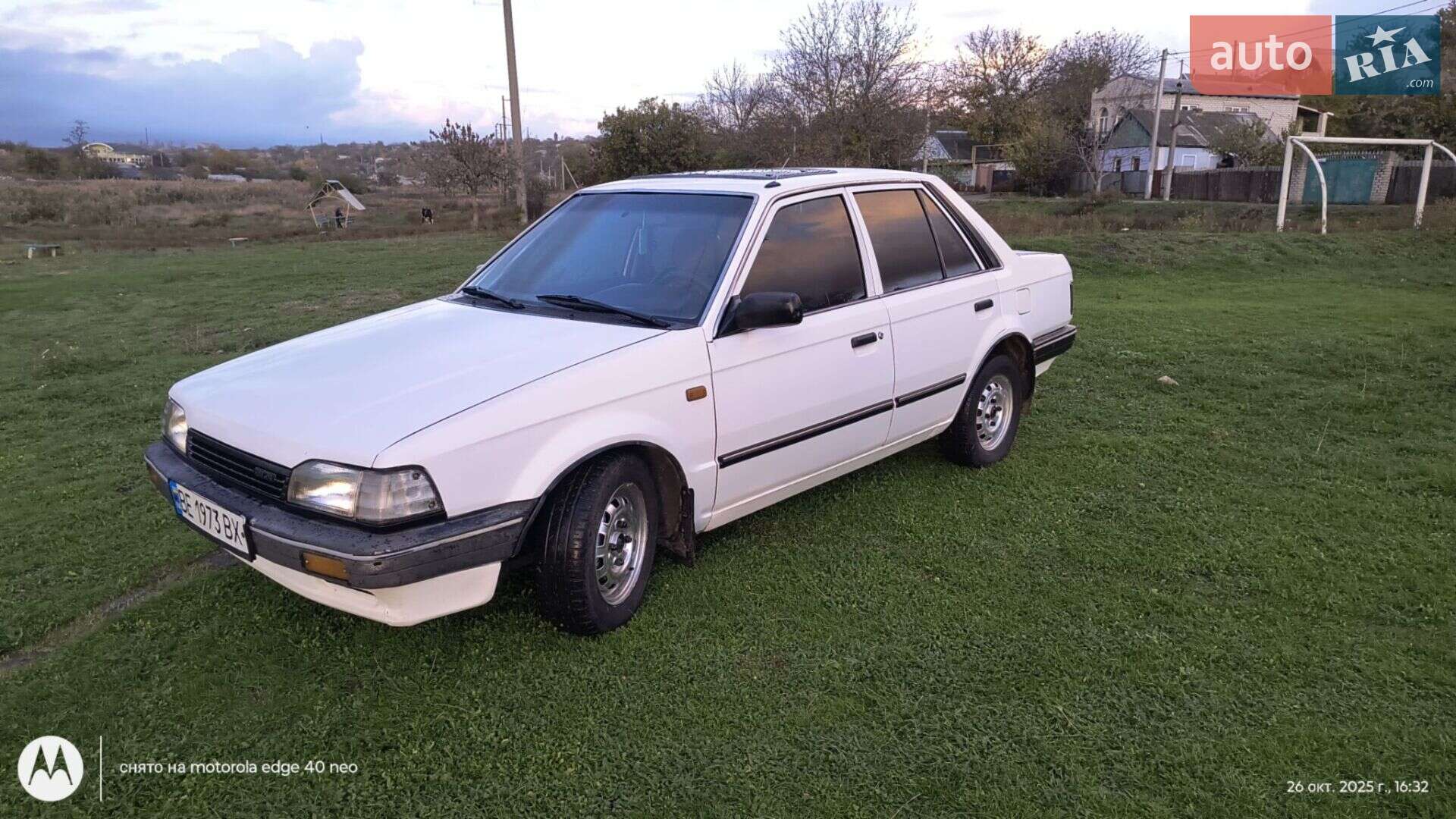 MAZDA 323 1989