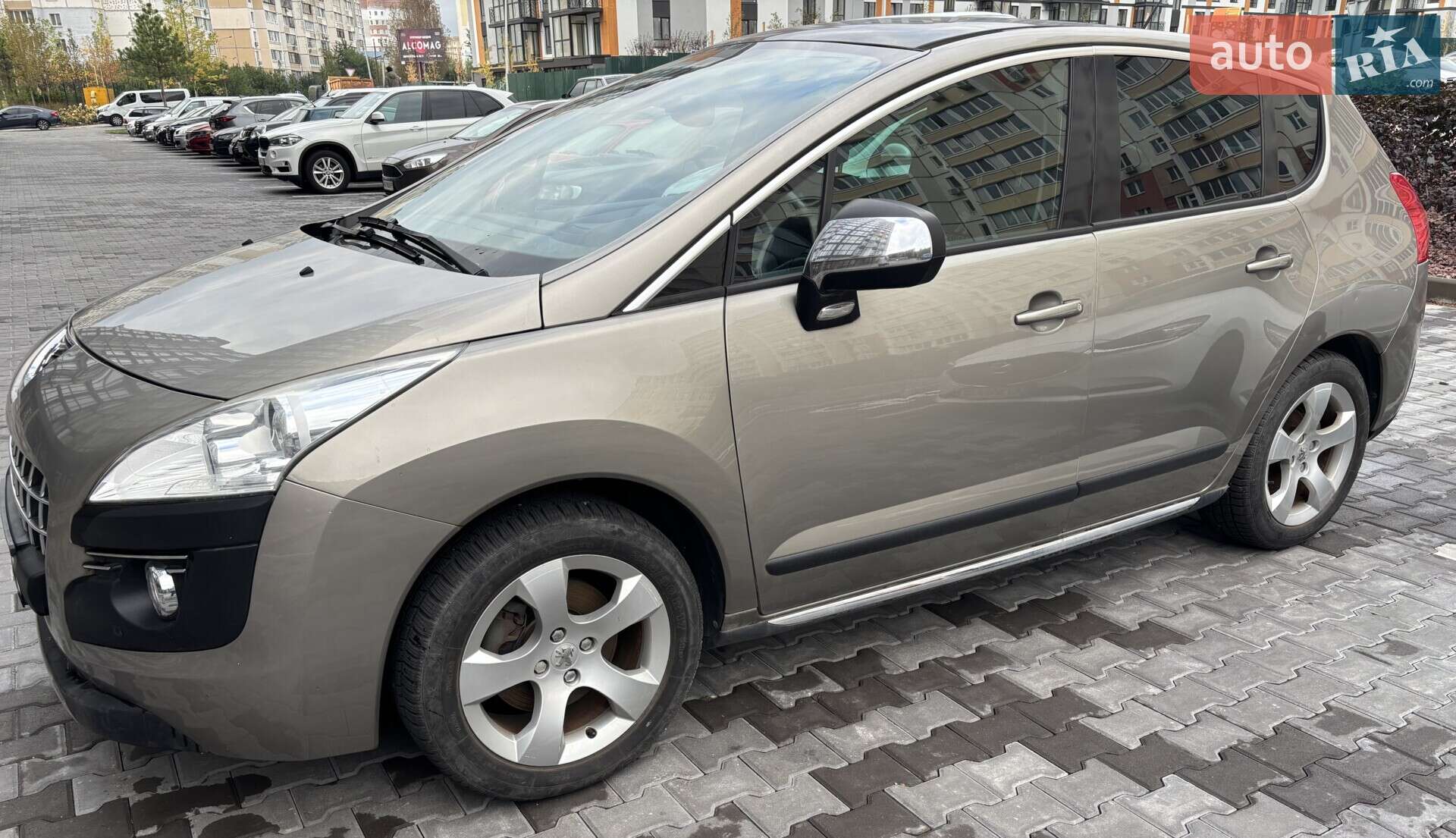 PEUGEOT 3008 2012