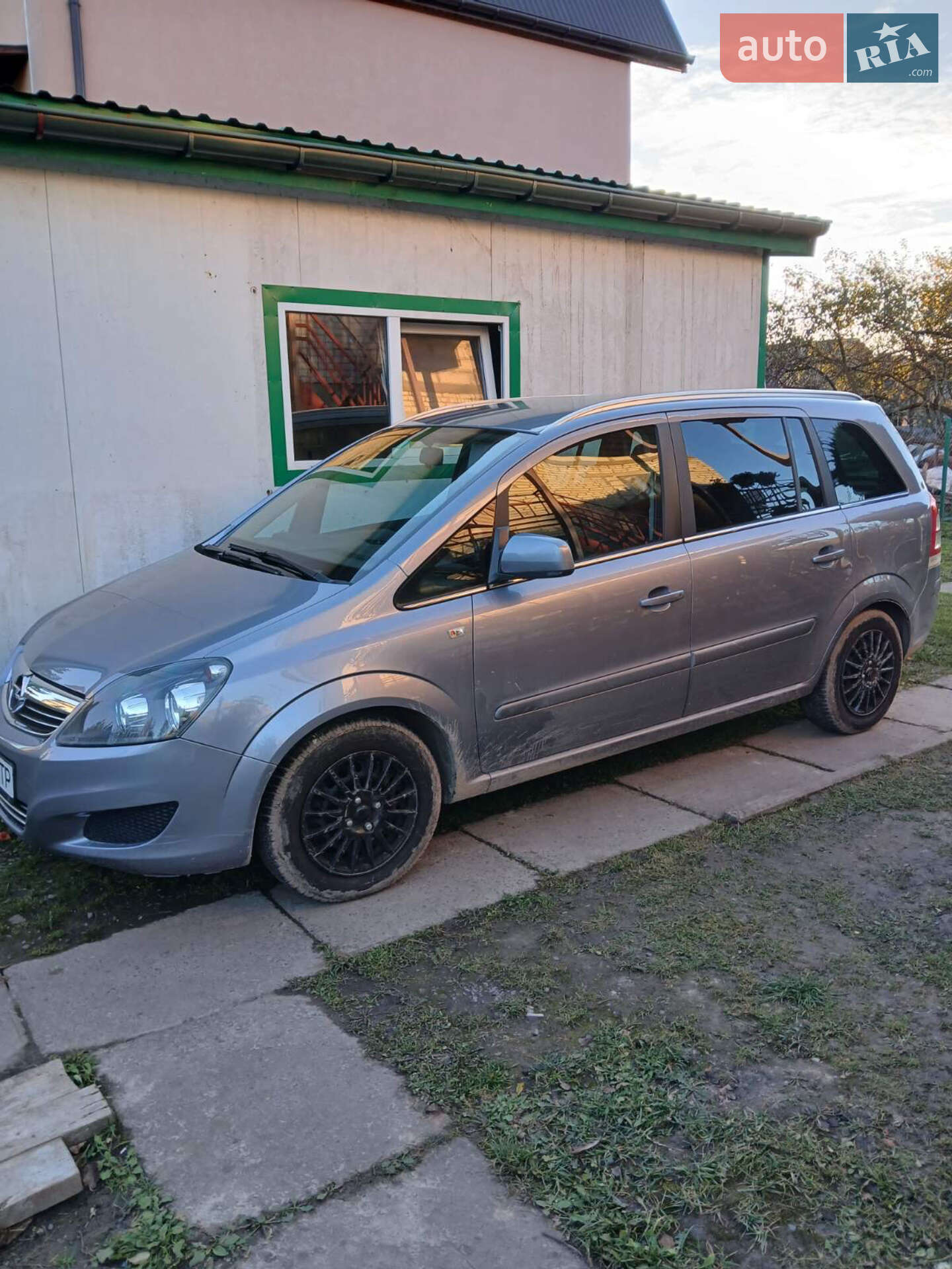 Головне фото звіту автомобіля OPEL ZAFIRA 2011