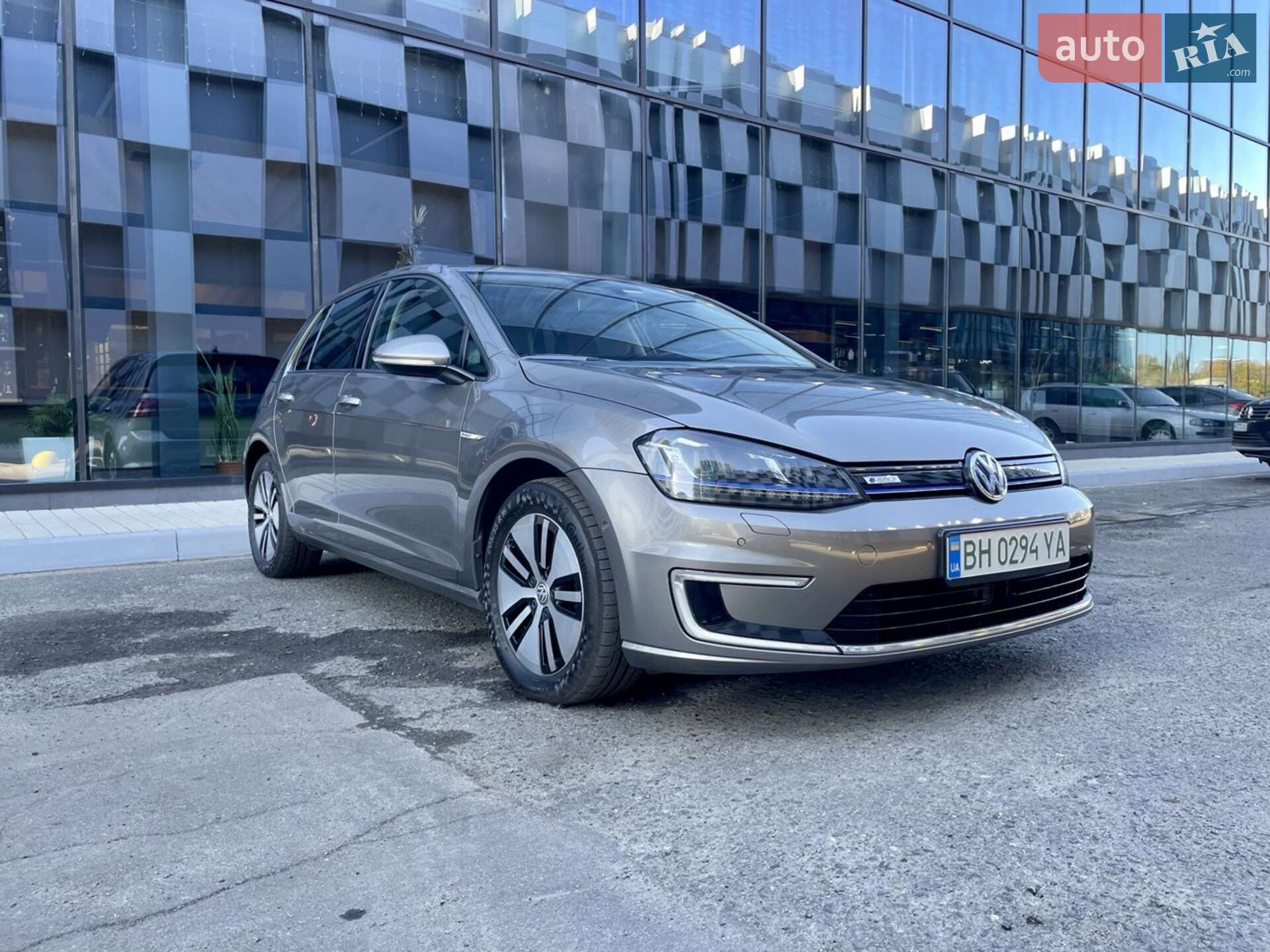 VOLKSWAGEN E-GOLF 2016