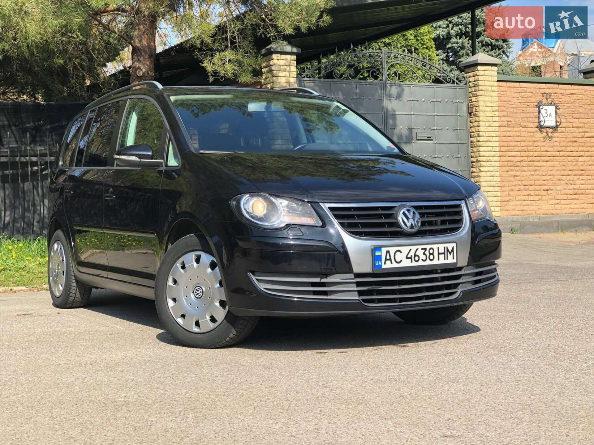 VOLKSWAGEN TOURAN 2010