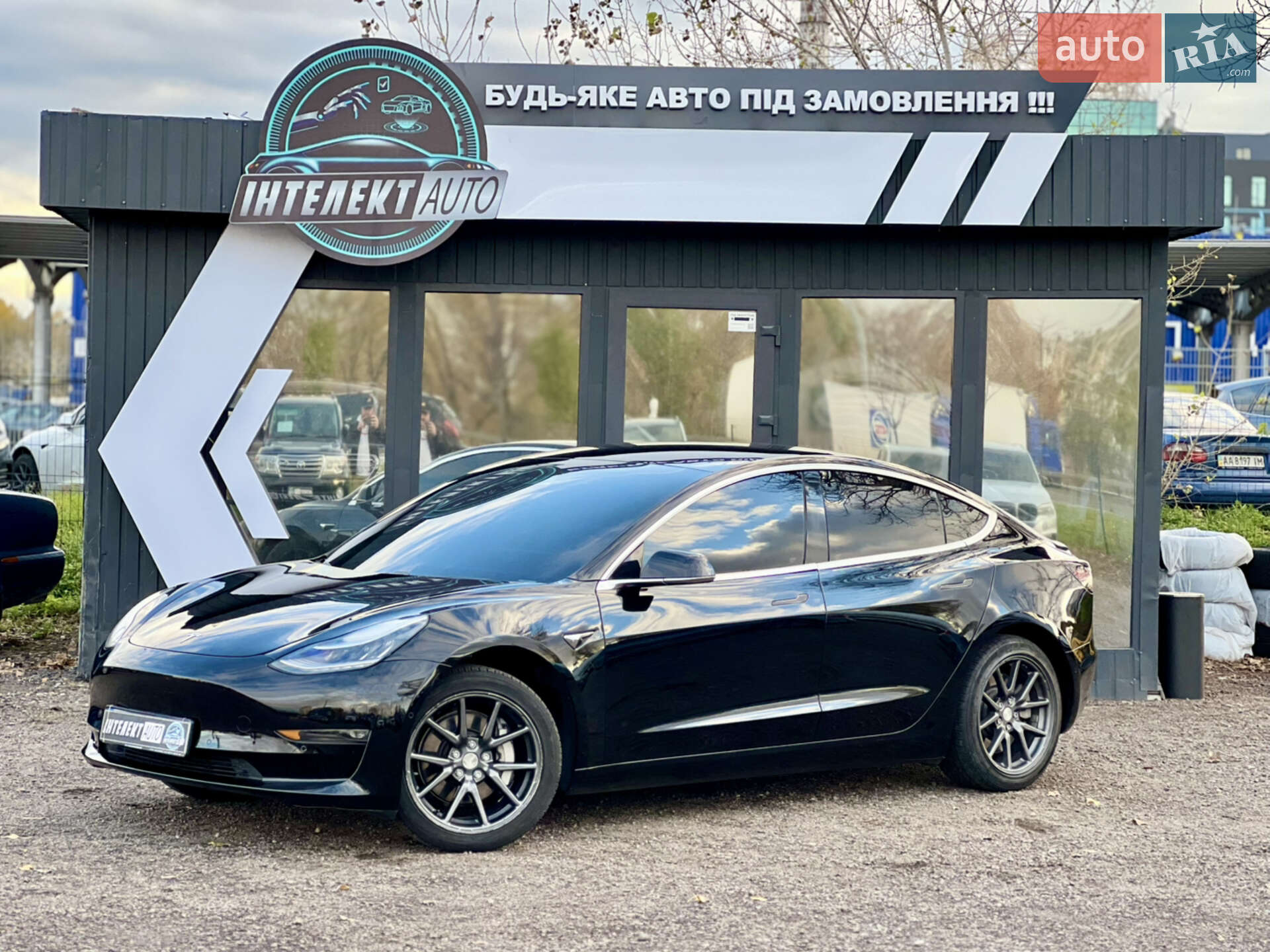 Головне фото звіту автомобіля TESLA MODEL 3 2019