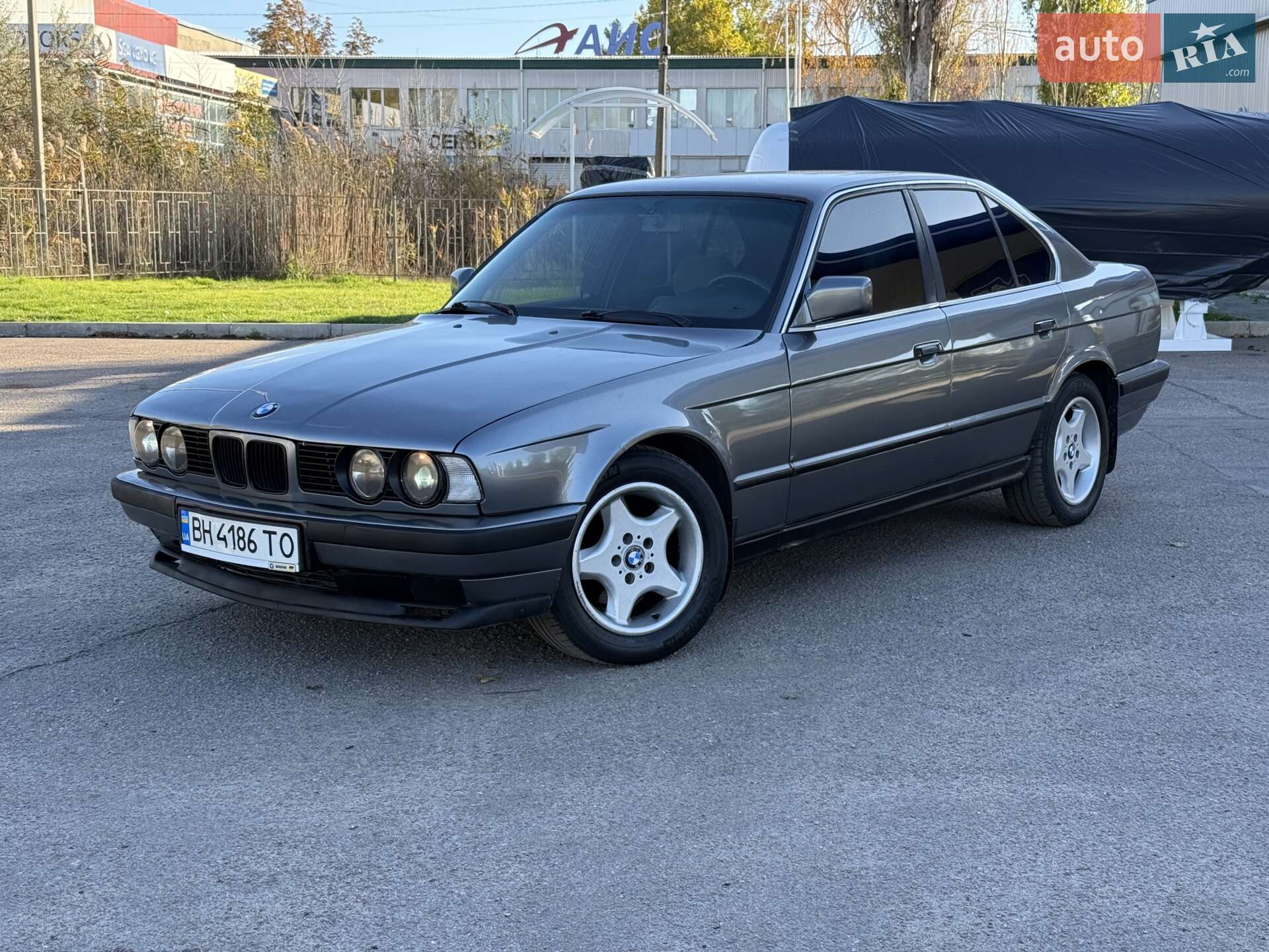 Головне фото звіту автомобіля BMW 520 1990