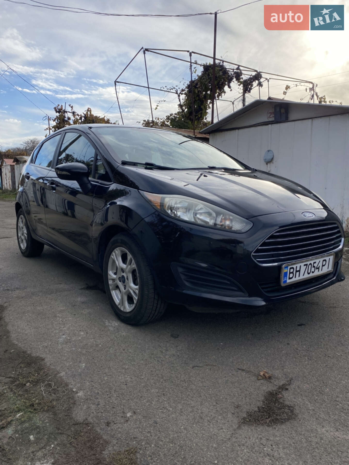 Головне фото звіту автомобіля FORD FIESTA 2016