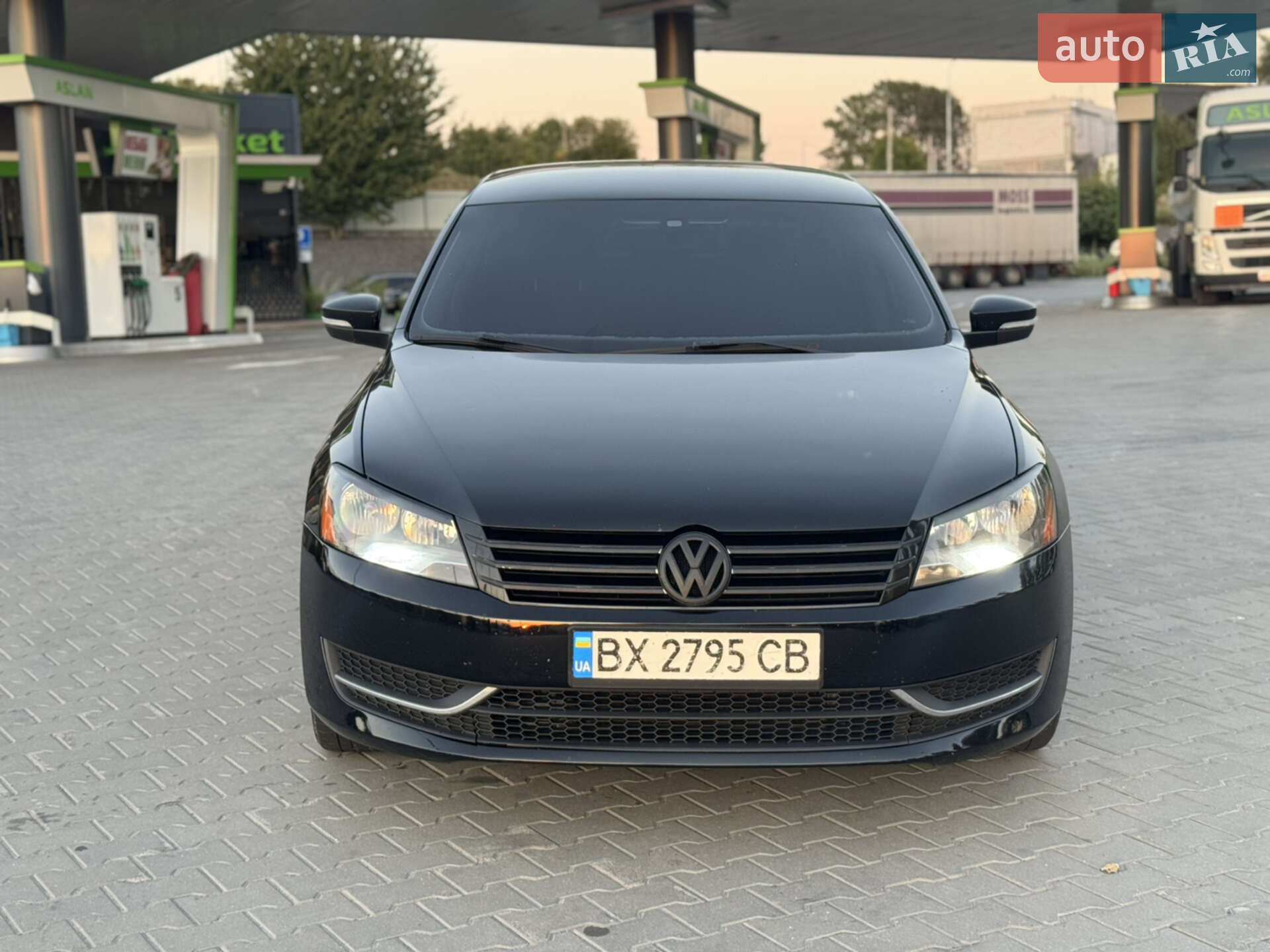 VOLKSWAGEN PASSAT 2012