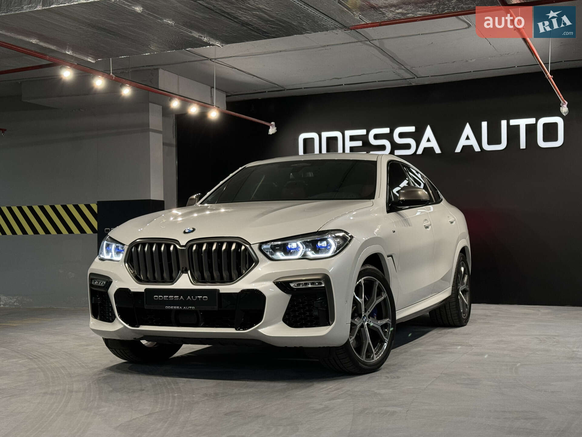 Головне фото звіту автомобіля BMW X6 2021