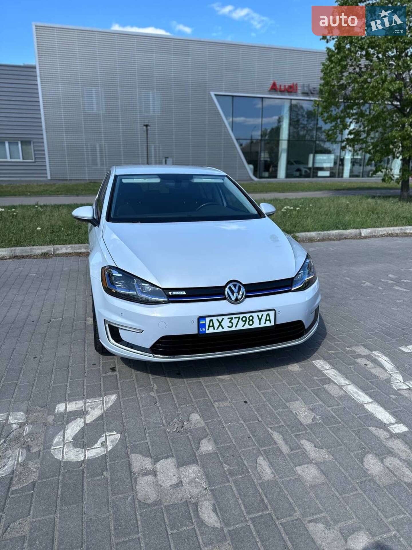 VOLKSWAGEN E-GOLF 2017
