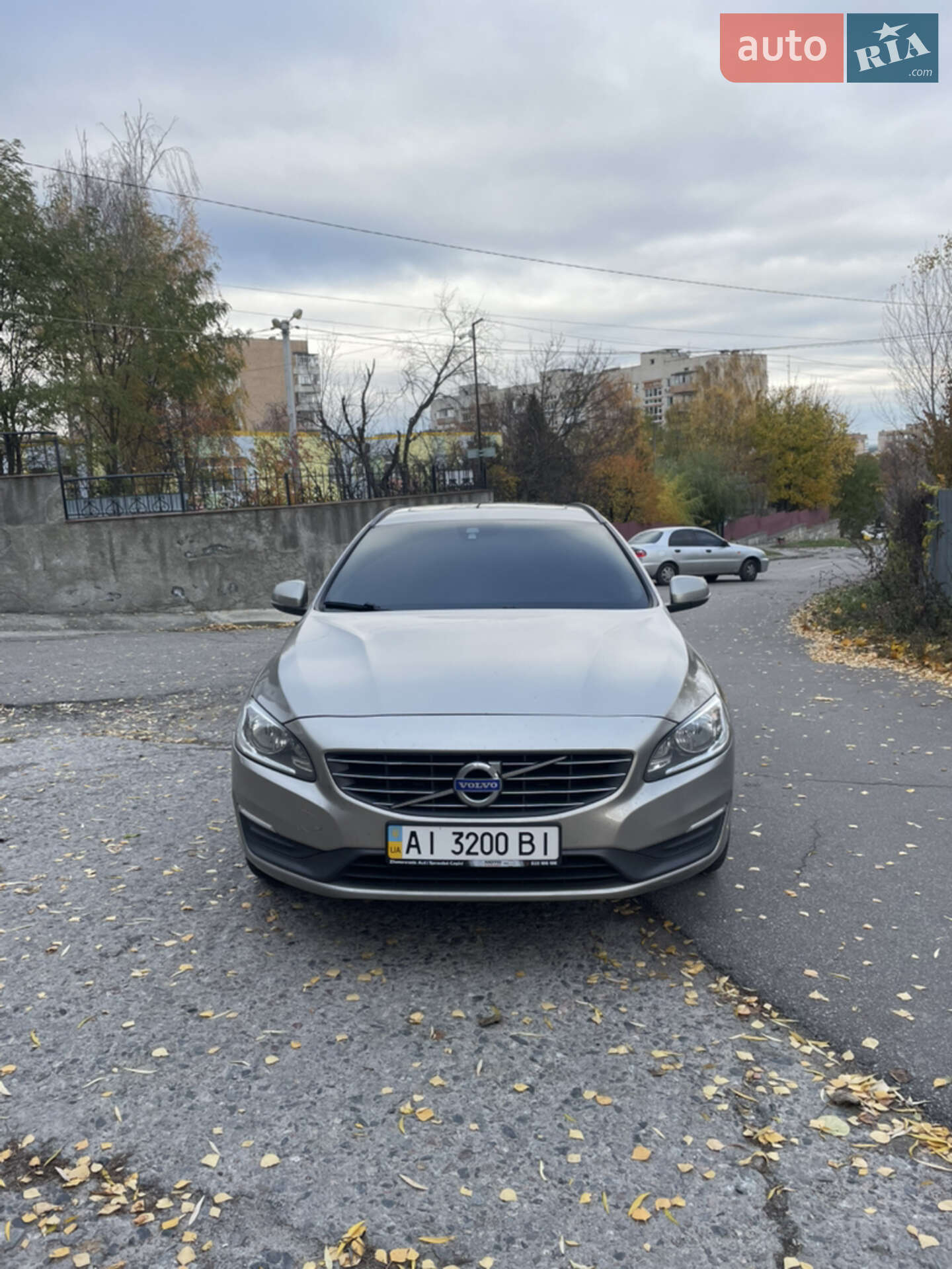 VOLVO V60 2015