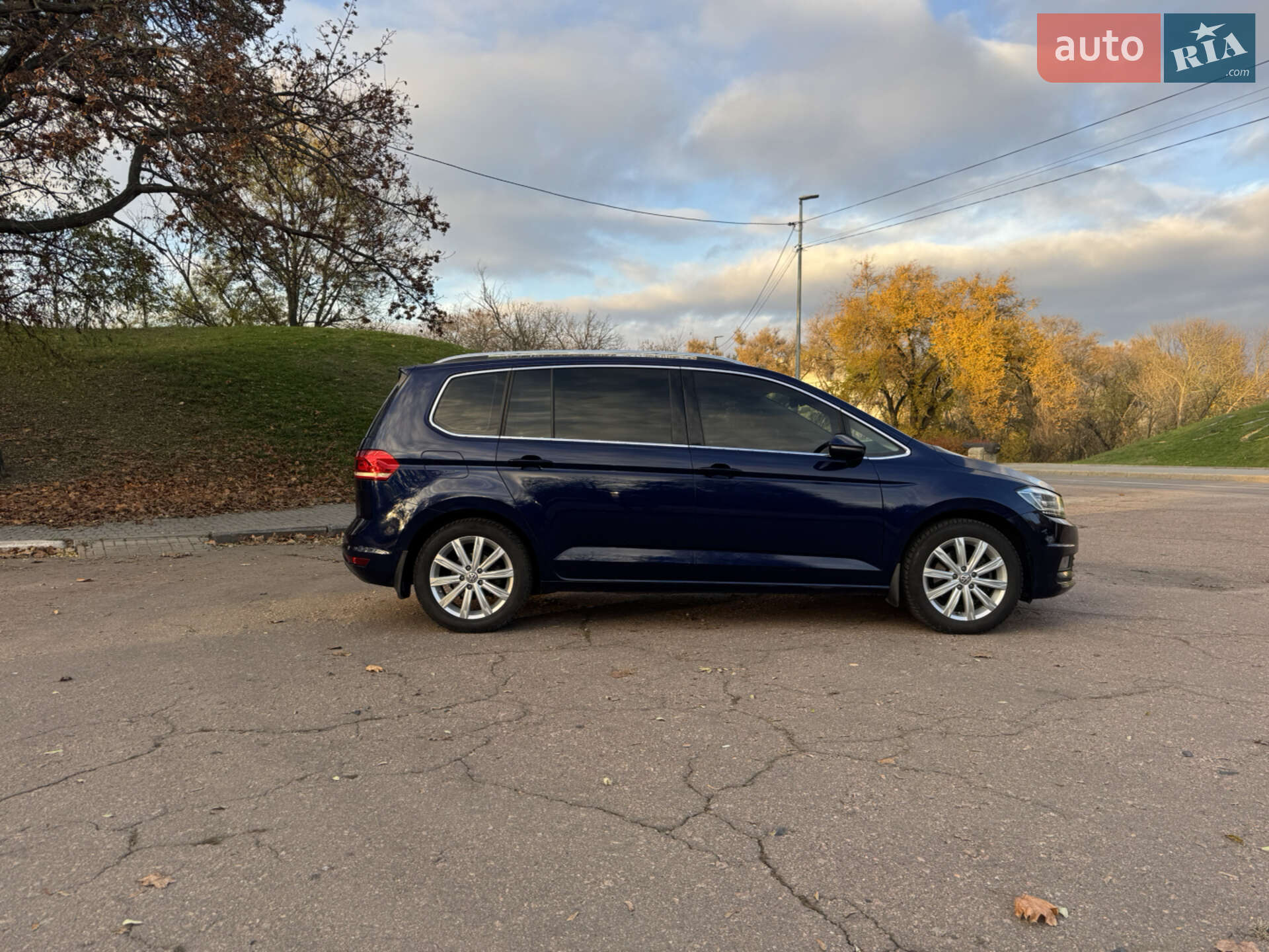 VOLKSWAGEN TOURAN 2019
