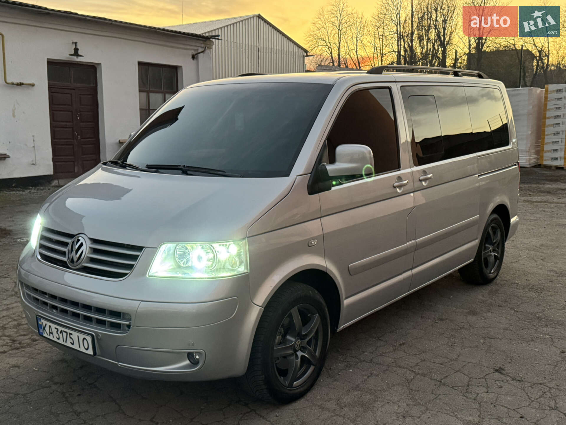 VOLKSWAGEN MULTIVAN 2003