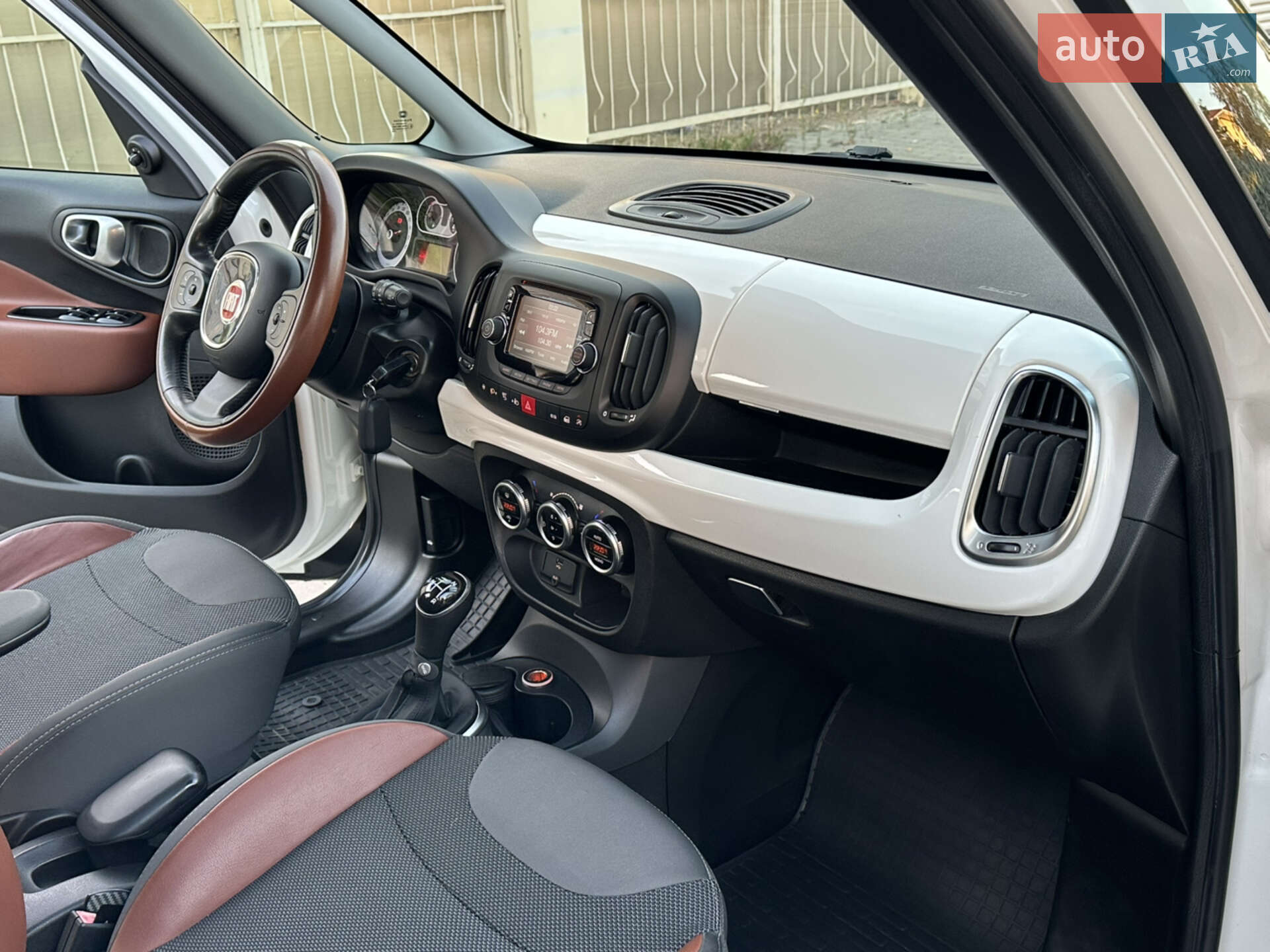 Головне фото звіту автомобіля FIAT 500L 2014