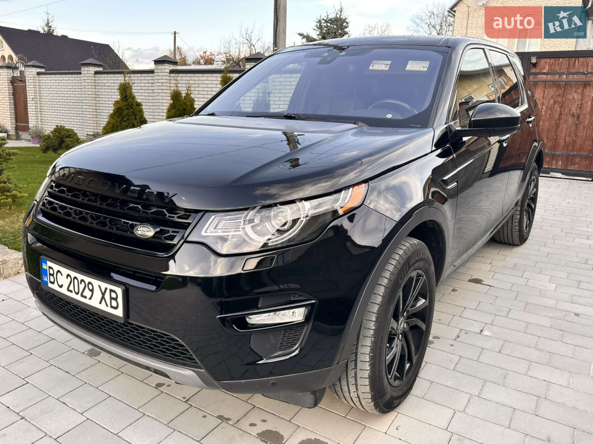 Головне фото звіту автомобіля LAND ROVER DISCOVERY 2019