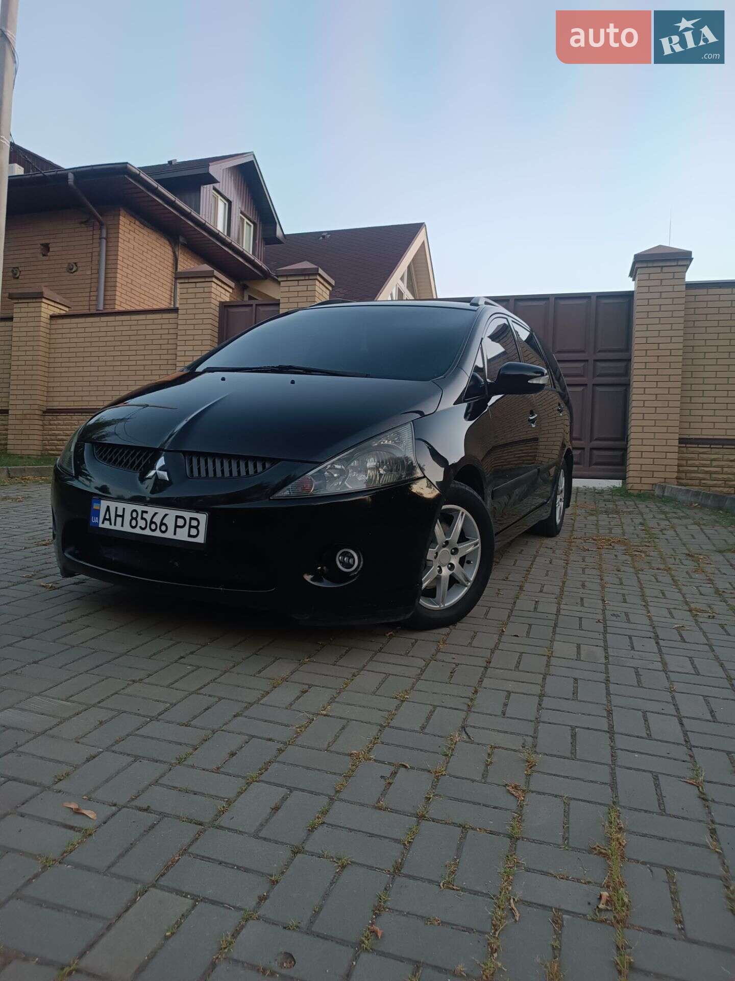 MITSUBISHI GRANDIS 2005