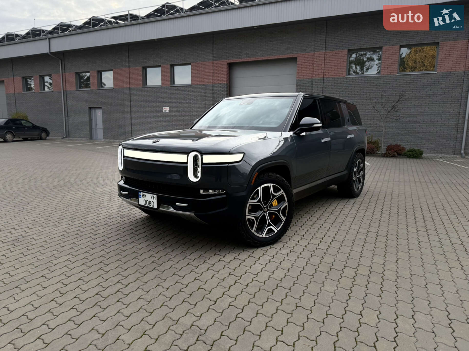 RIVIAN R1S 2022