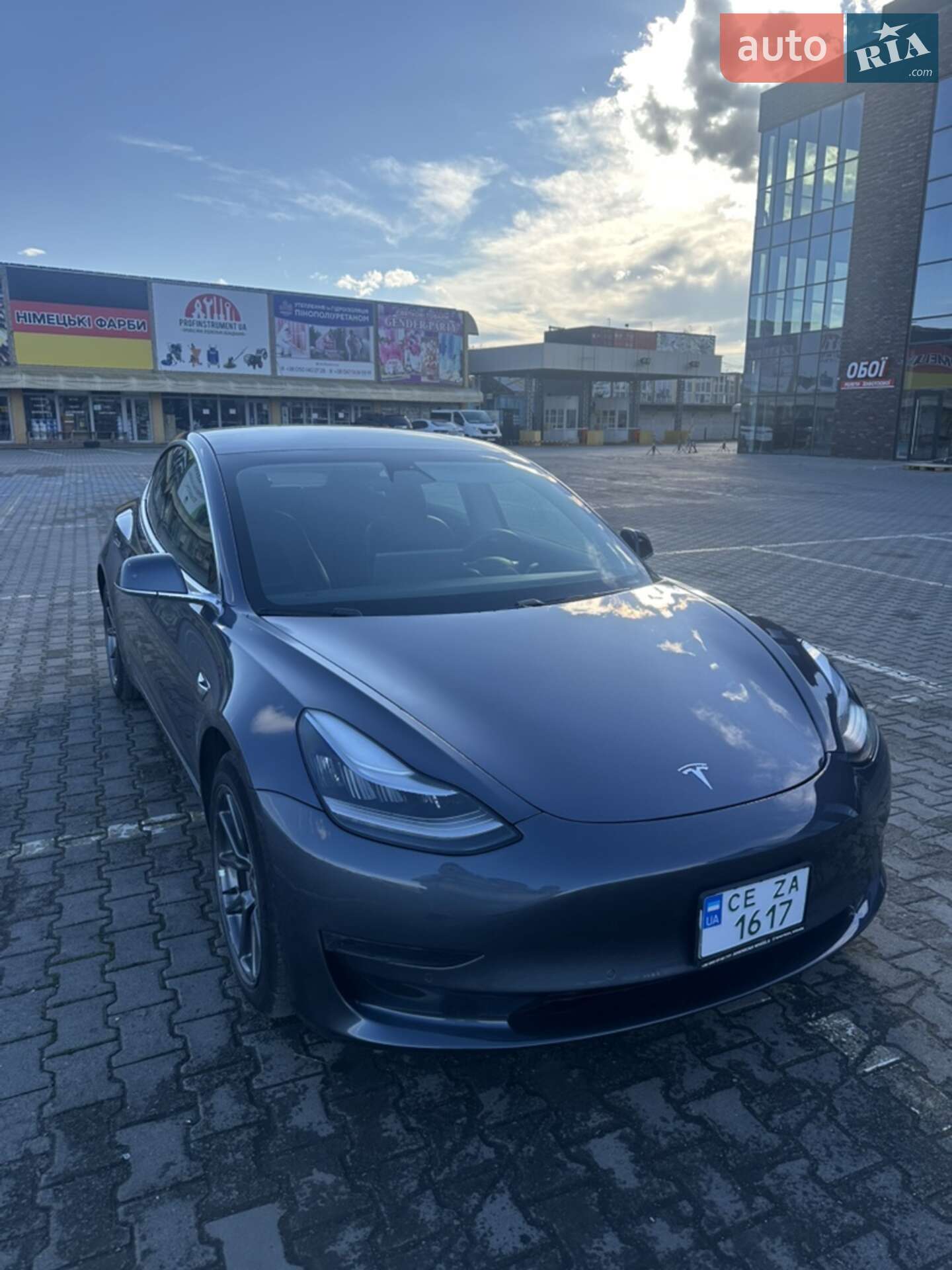 Головне фото звіту автомобіля TESLA MODEL 3 2020
