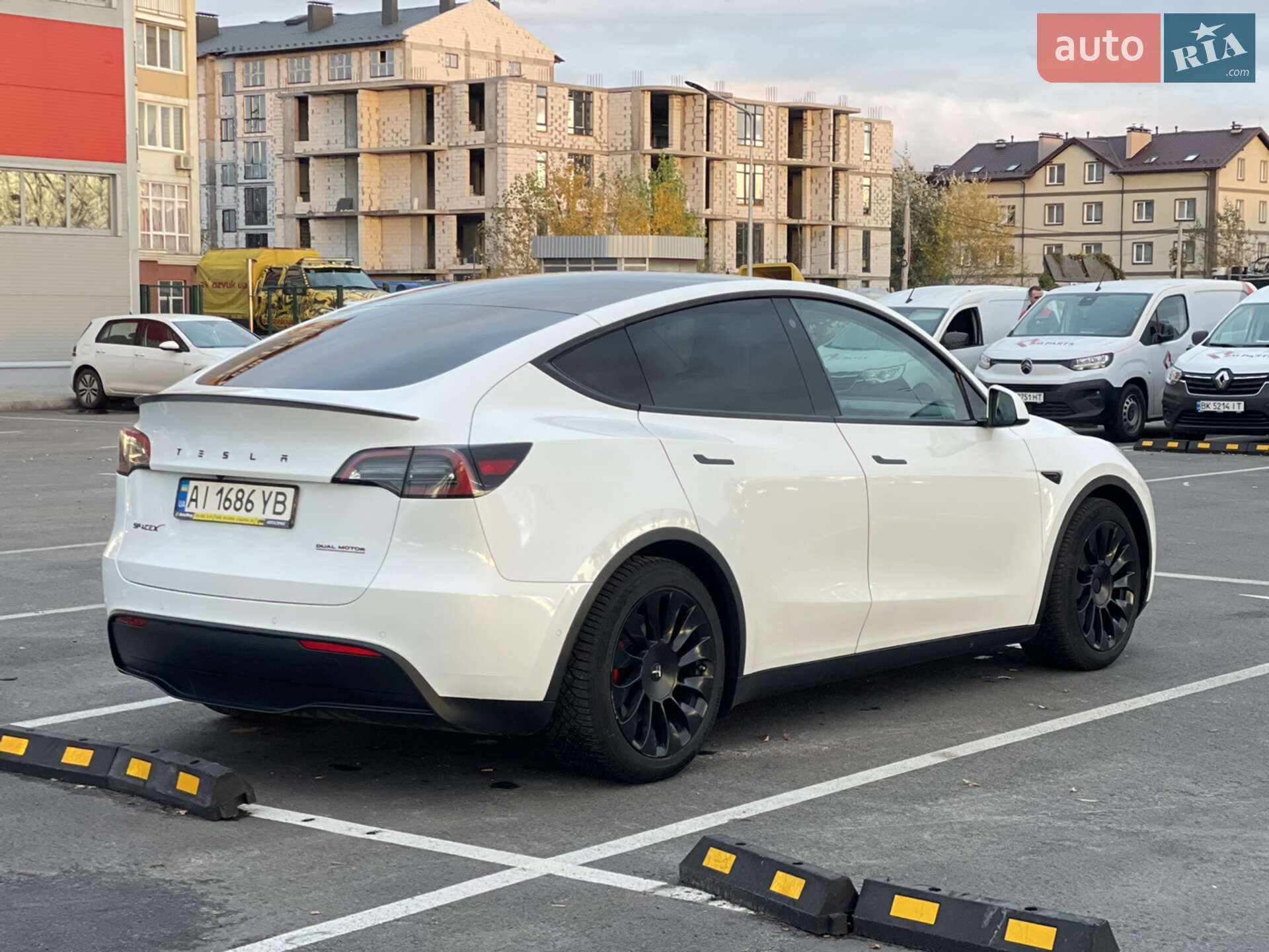 Головне фото звіту автомобіля TESLA MODEL Y 2022