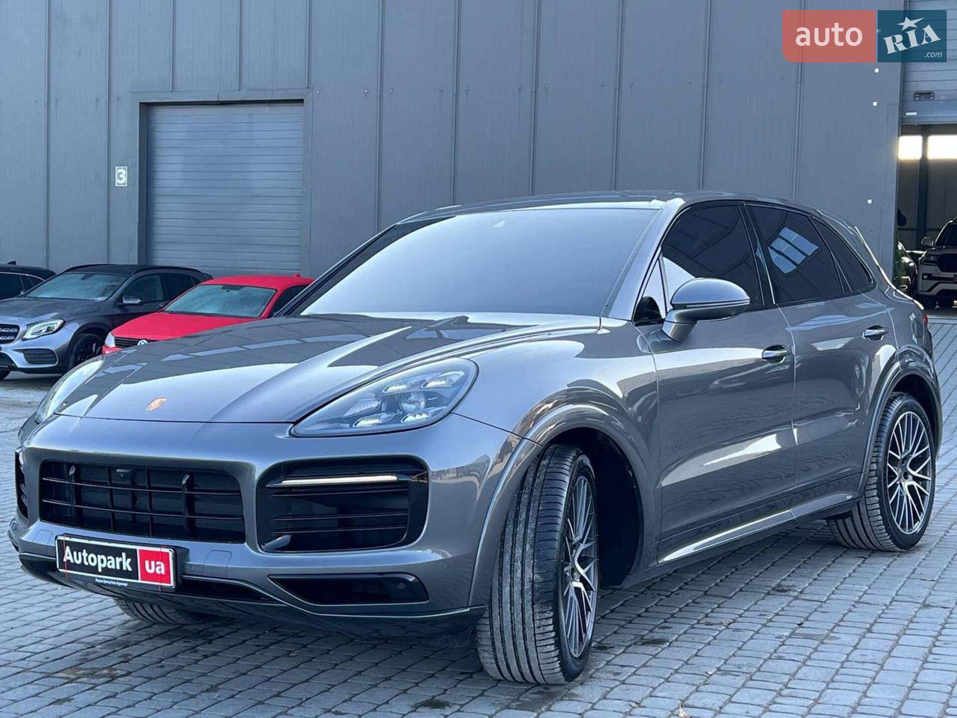 Головне фото звіту автомобіля PORSCHE CAYENNE 2019
