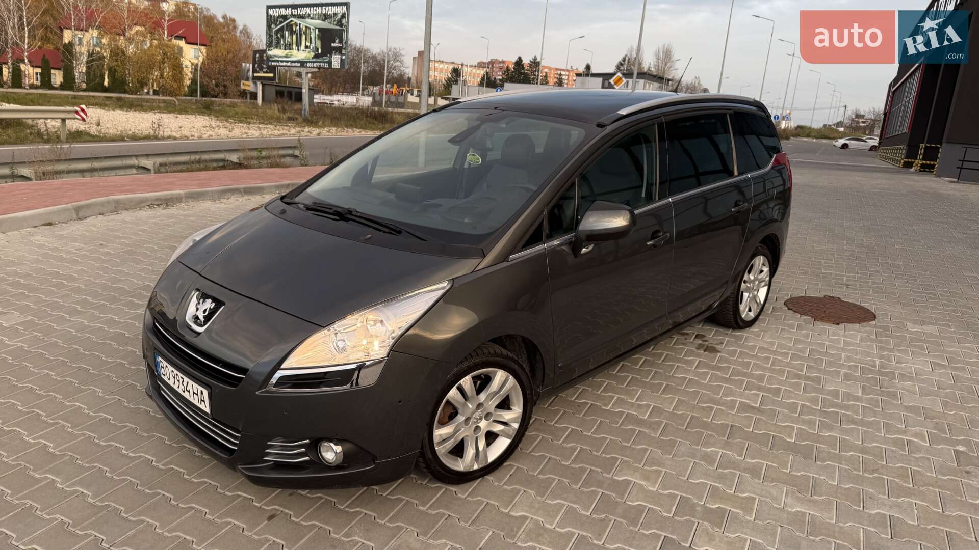 PEUGEOT 5008 2013