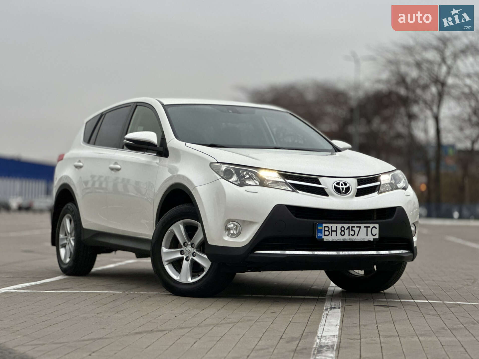 Головне фото звіту автомобіля TOYOTA RAV4 2015