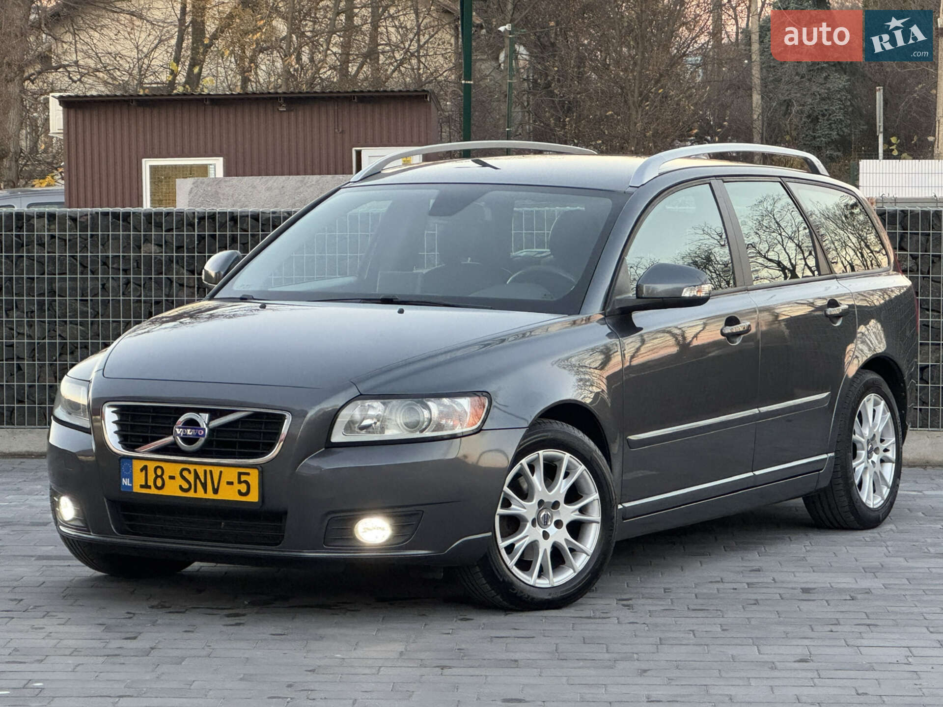 Головне фото звіту автомобіля VOLVO V50 2011