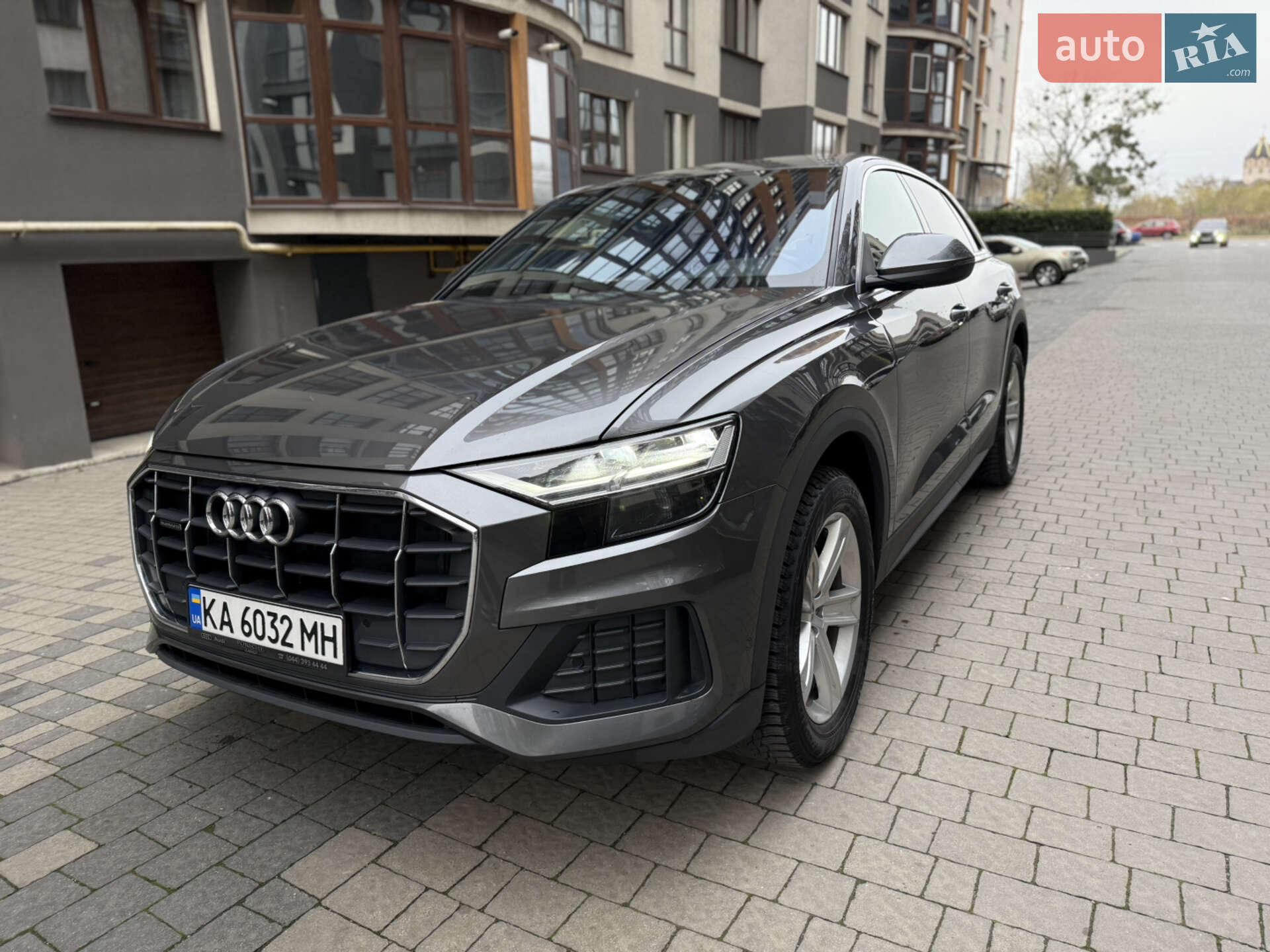 Головне фото звіту автомобіля AUDI Q8 2022