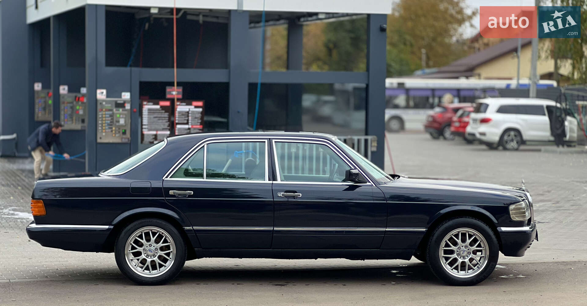 MERCEDES-BENZ 260 1990