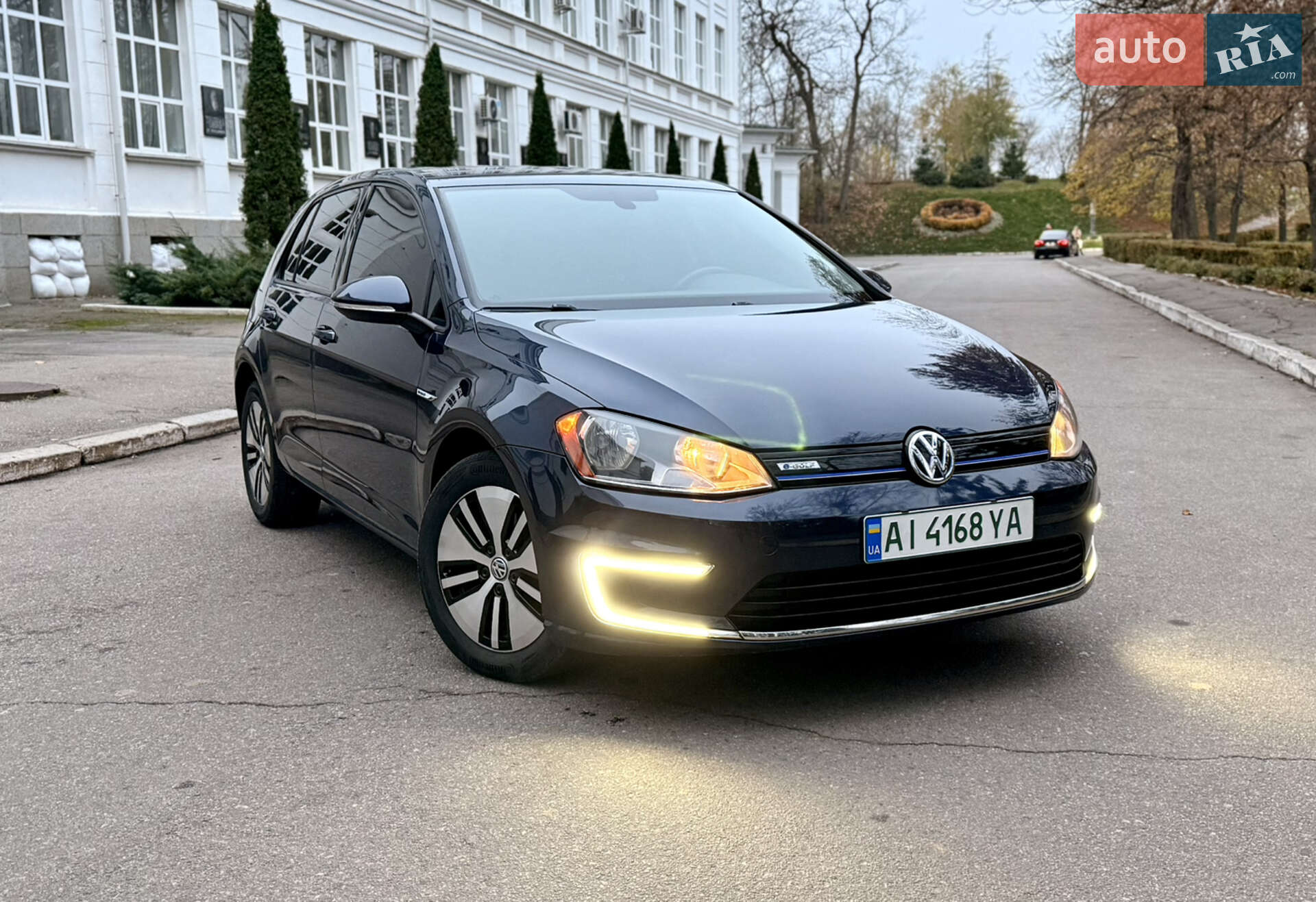 VOLKSWAGEN E-GOLF 2016