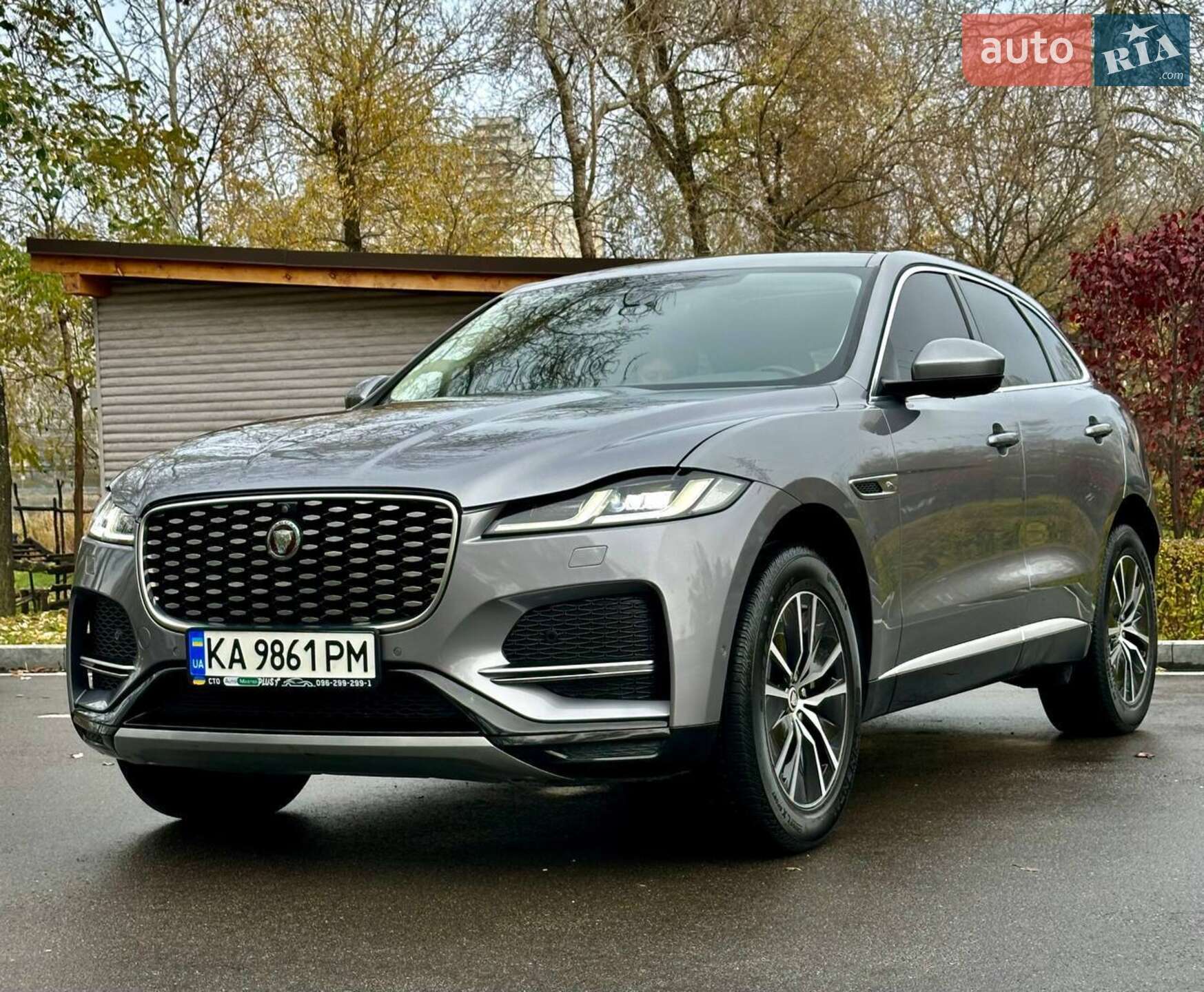 Головне фото звіту автомобіля JAGUAR F-PACE 2021