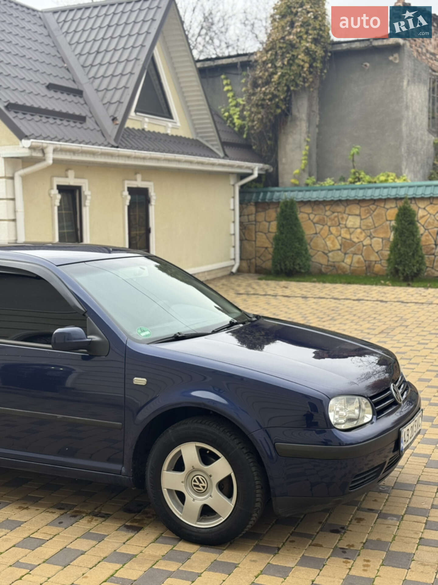 VOLKSWAGEN GOLF 2003