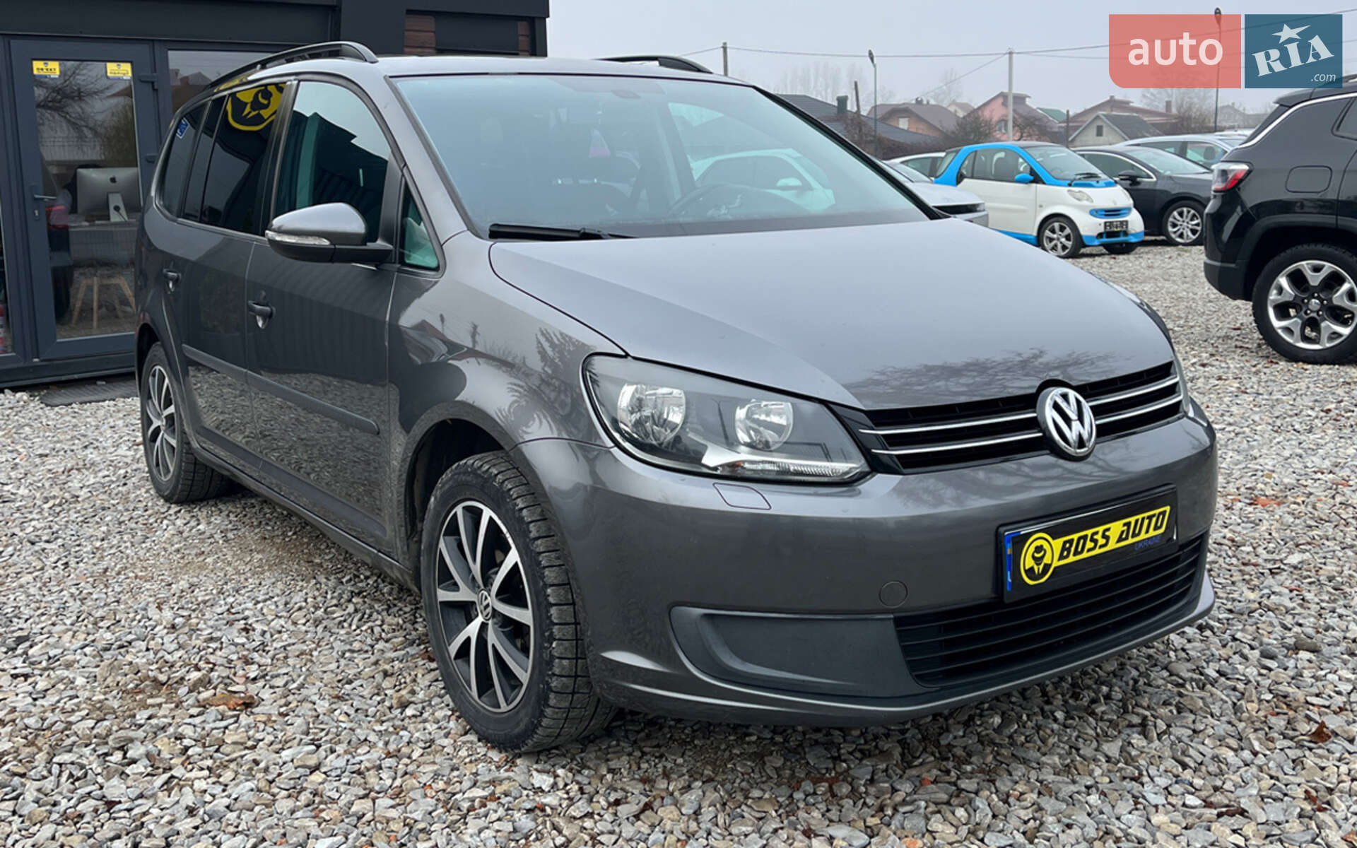 VOLKSWAGEN TOURAN 2011