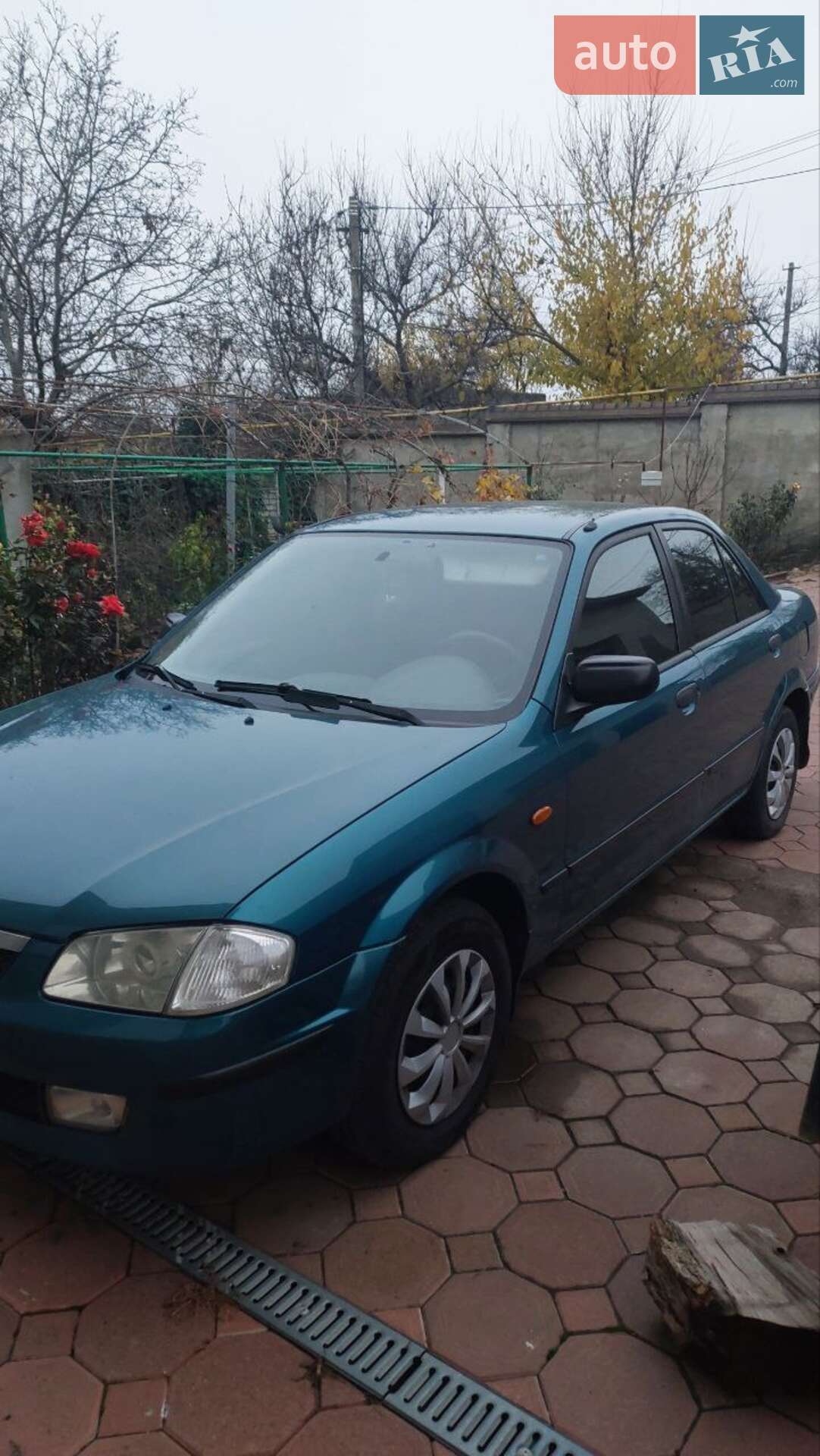 MAZDA 323 1999