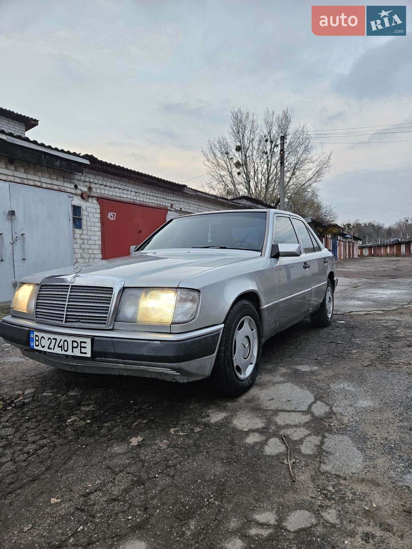 MERCEDES-BENZ 230 1990