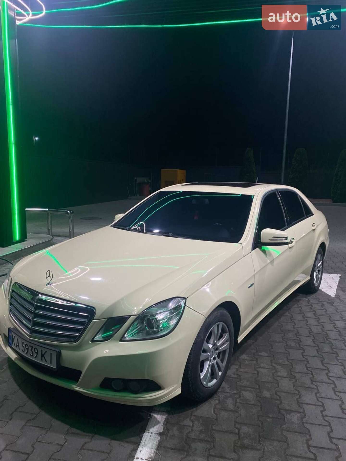 MERCEDES-BENZ E 200 2011