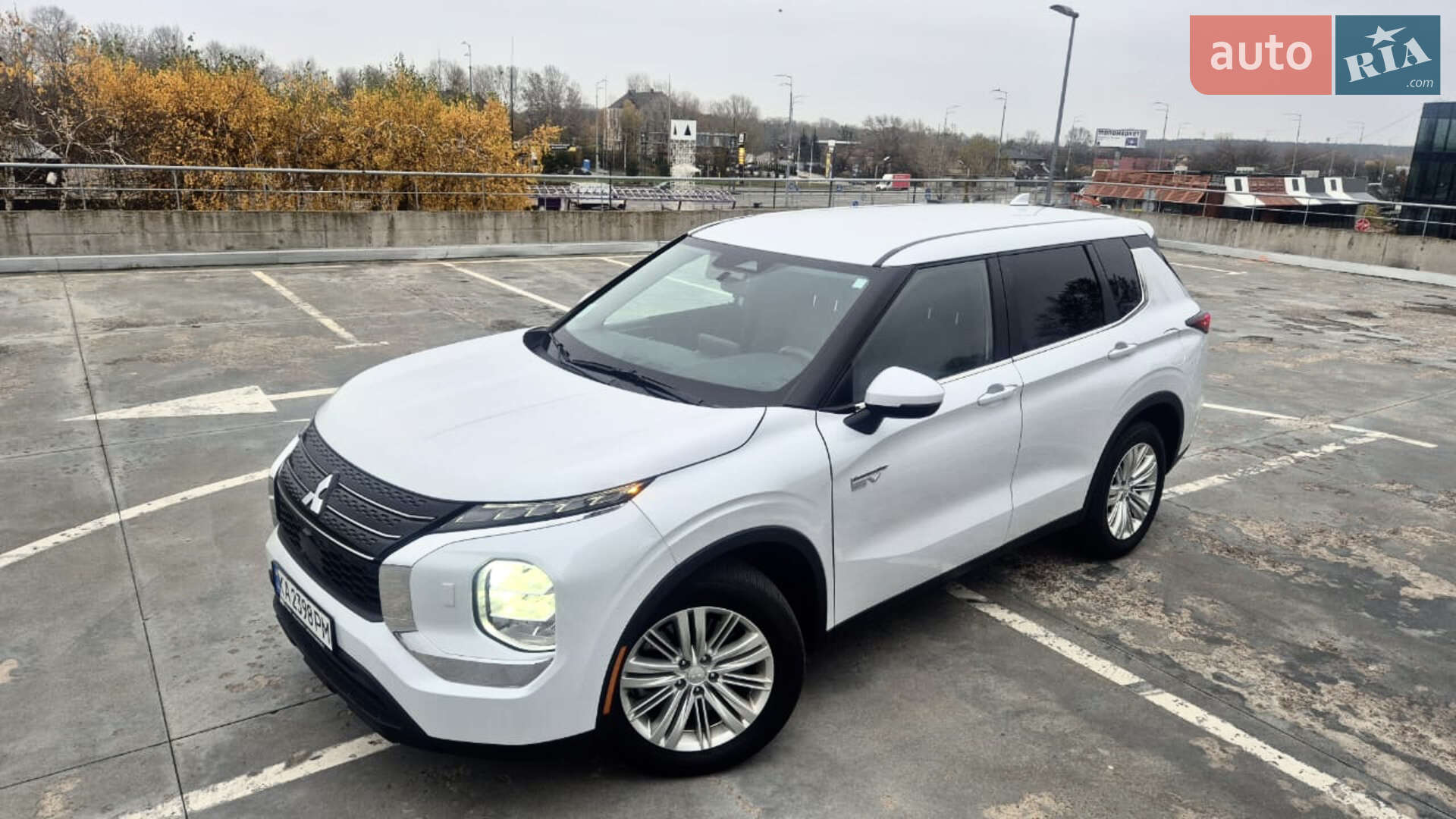 Головне фото звіту автомобіля MITSUBISHI OUTLANDER 2023
