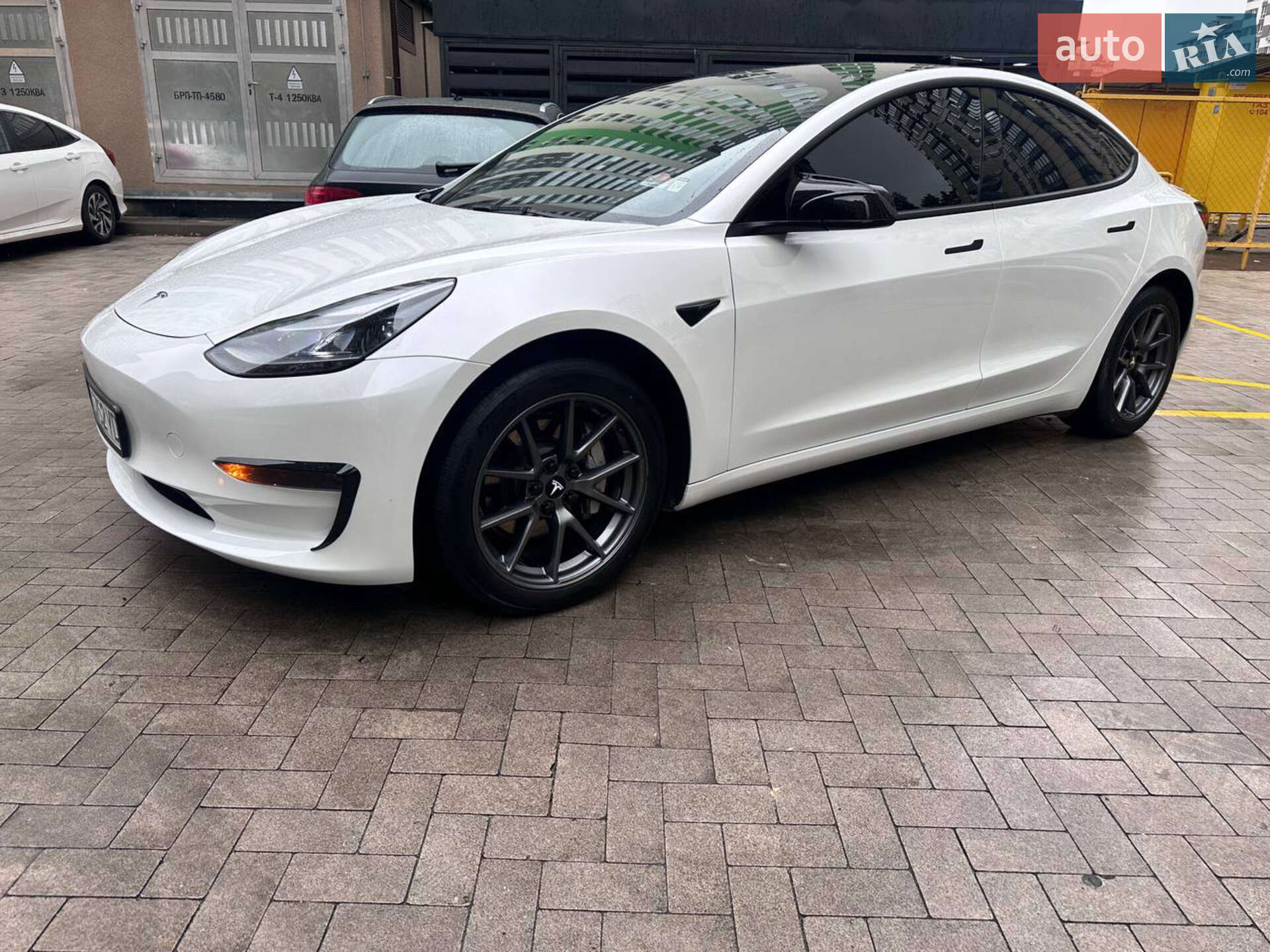 Головне фото звіту автомобіля TESLA MODEL 3 2023